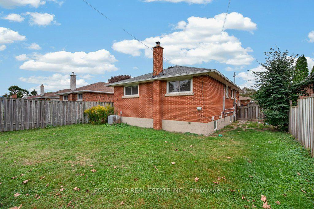 Photo 39 of 40 Clarendon Avenue, Hamilton, Balfour — HOMEH