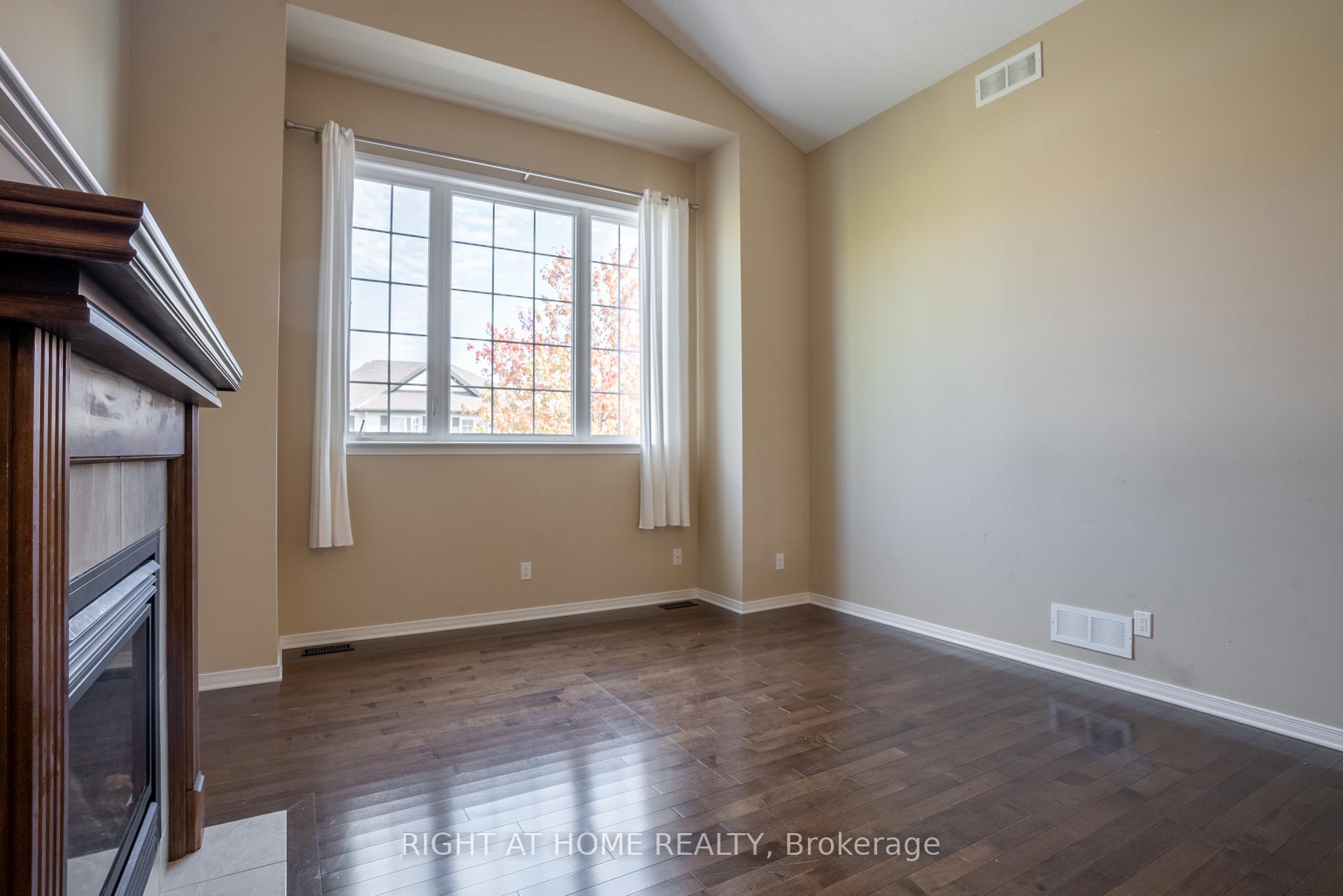 Photo 15 of 310 Kippen Place, Ottawa, Barrhaven - Heritage Park — HOMEH