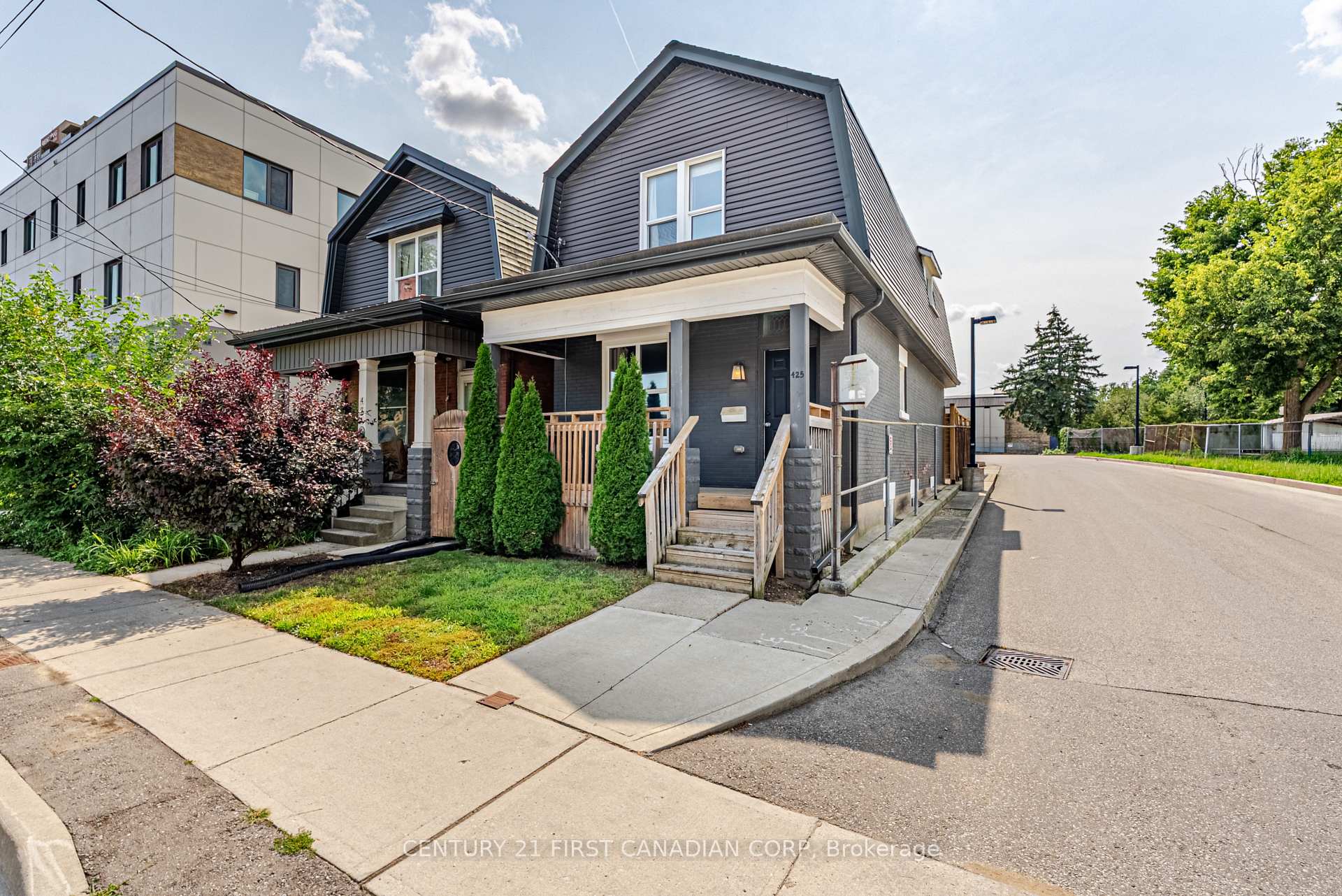 Photo of 425 English Street