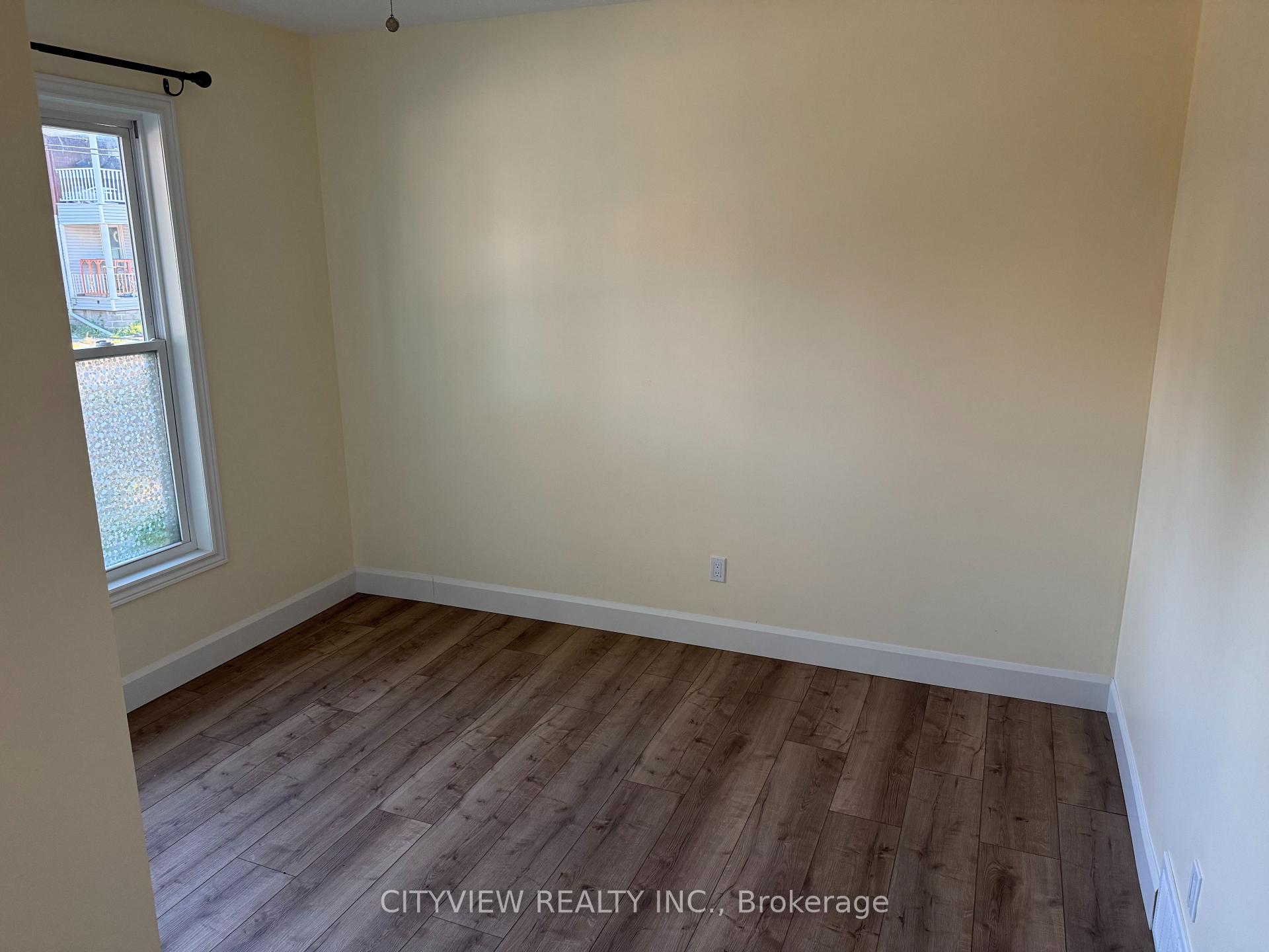 Photo 4 of 390 George Street, Sarnia — HOMEH