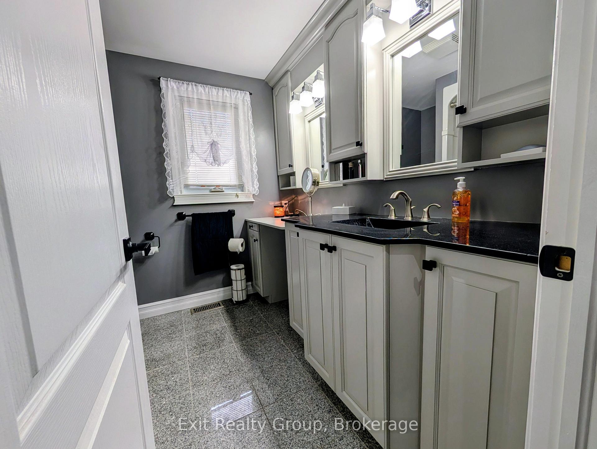 Photo 6 of 120 Prospect Hill, Quinte West, Trenton Ward — HOMEH