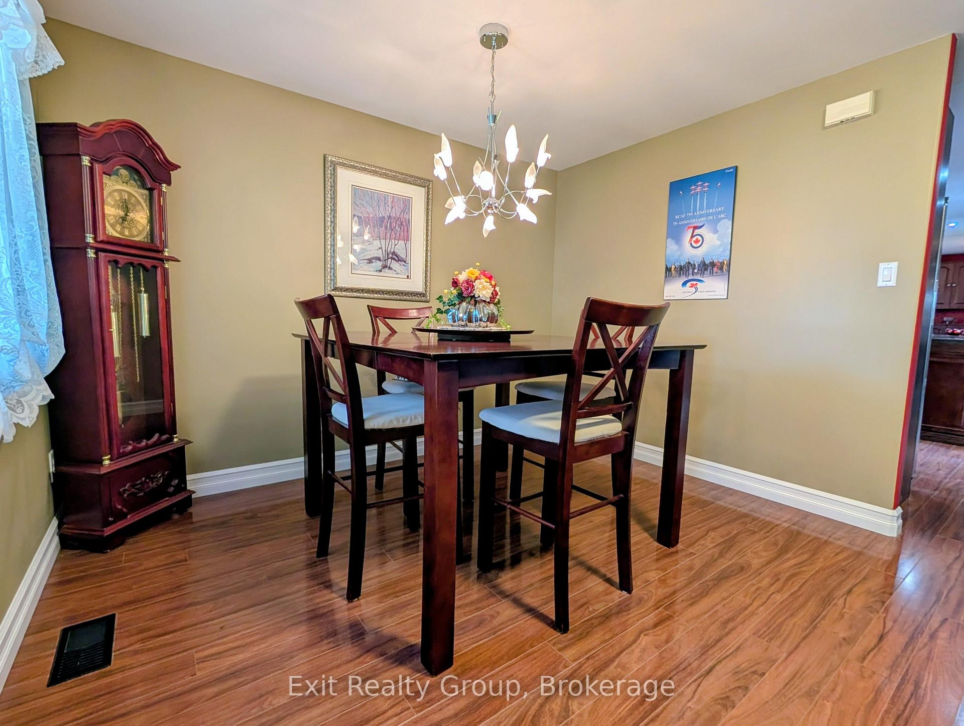 Photo 11 of 120 Prospect Hill, Quinte West, Trenton Ward — HOMEH