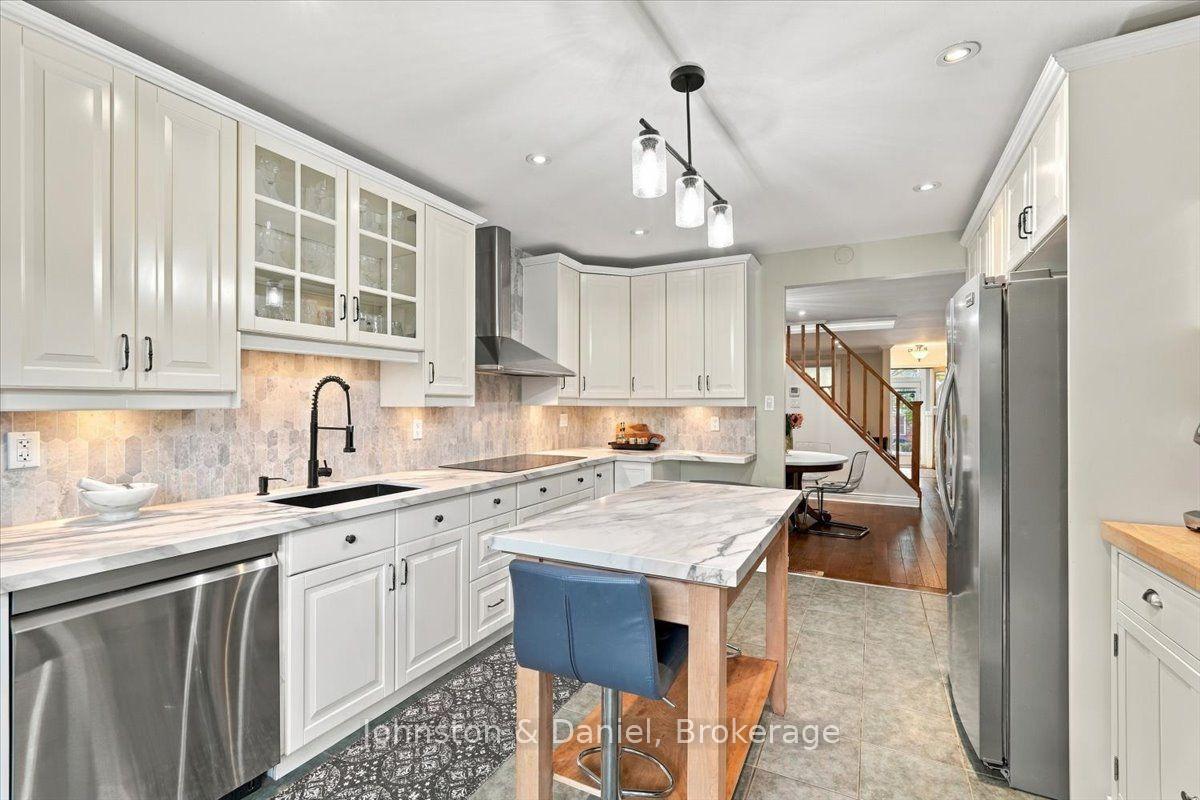Photo 17 of 118 Merrill Avenue E, Toronto, Woodbine Corridor — HOMEH