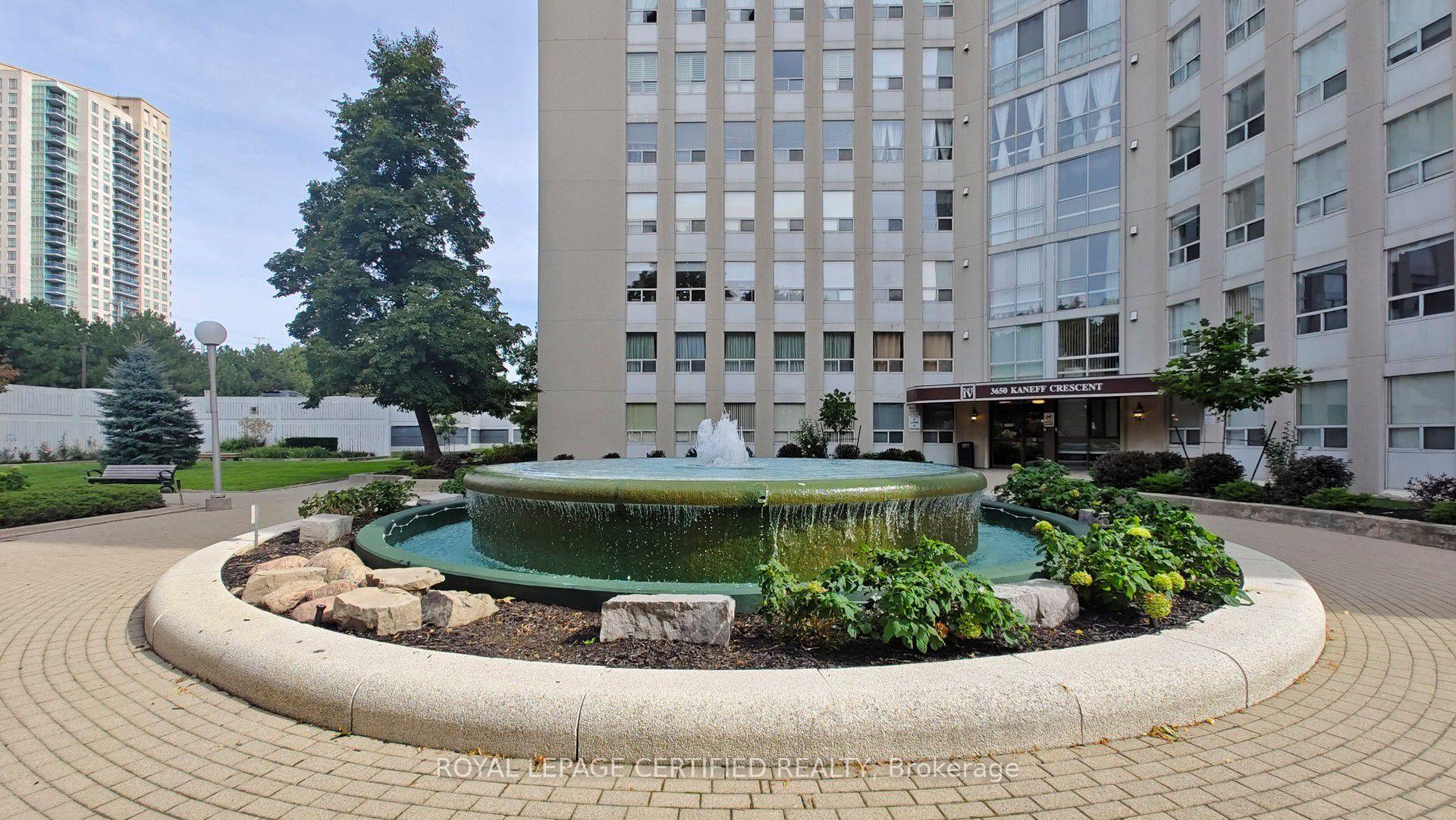 Photo of Unit 802, 3650 Kaneff Crescent