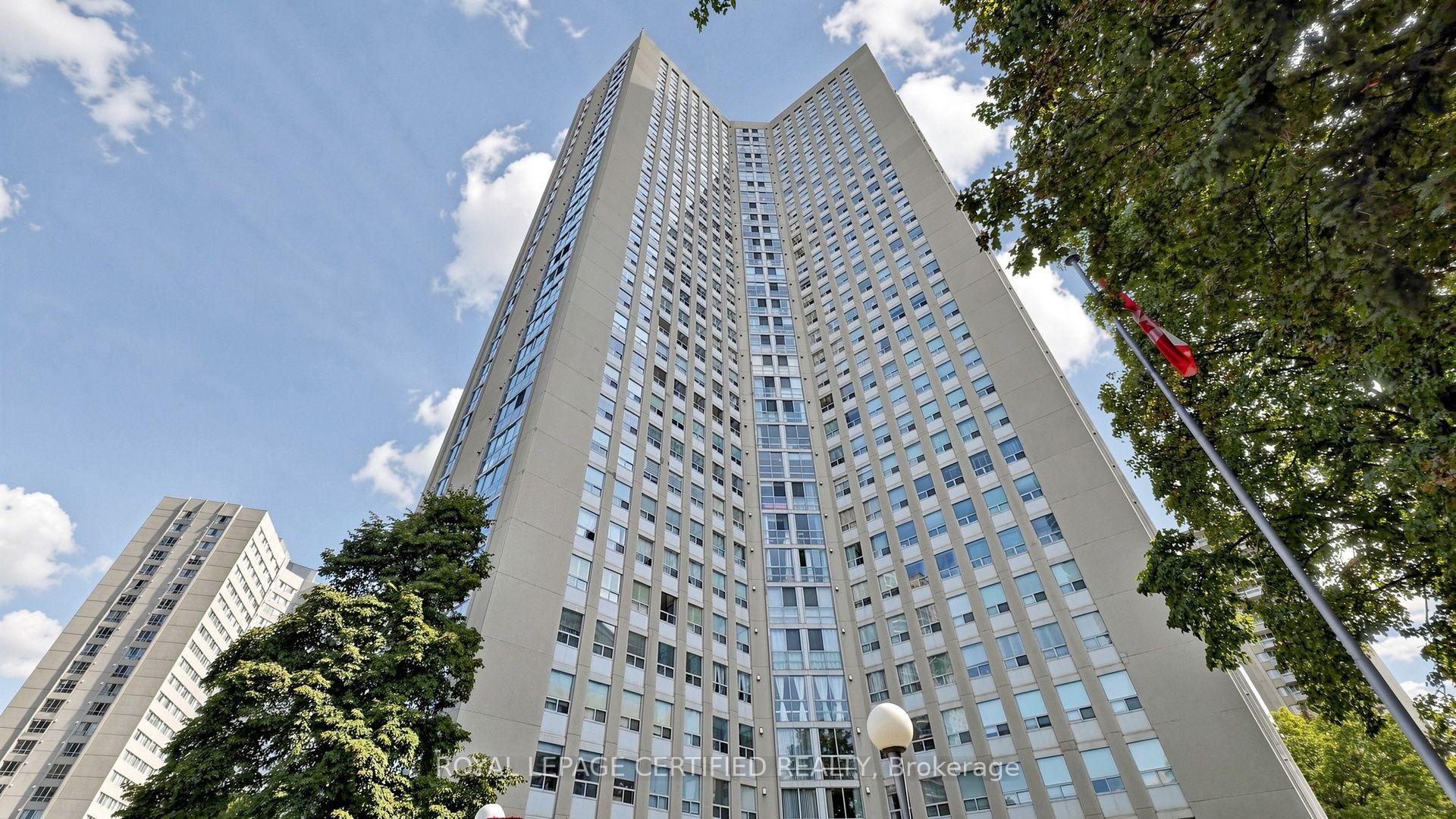 Photo 2 of Unit 802, 3650 Kaneff Crescent, Mississauga, Mississauga Valleys — HOMEH