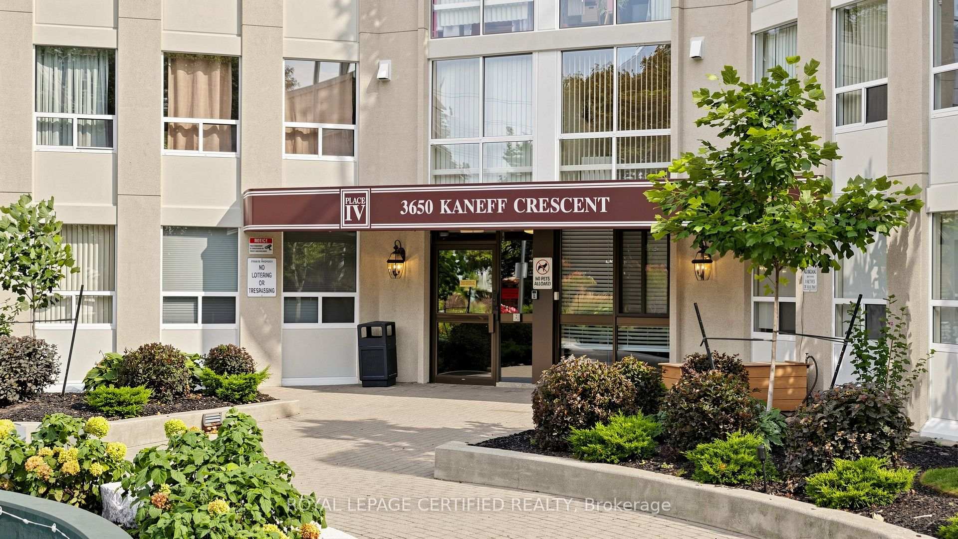 Photo 3 of Unit 802, 3650 Kaneff Crescent, Mississauga, Mississauga Valleys — HOMEH