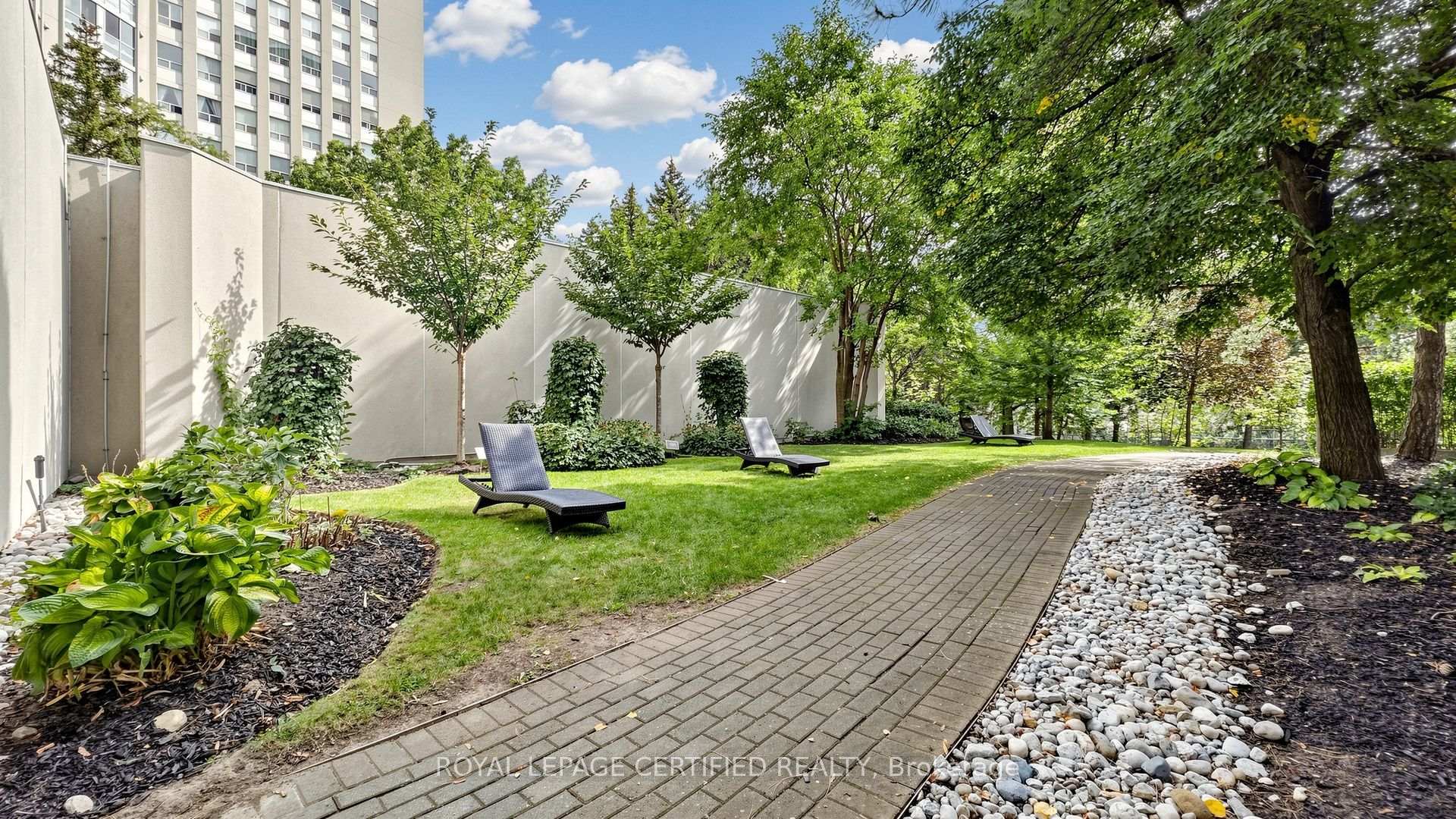 Photo 7 of Unit 802, 3650 Kaneff Crescent, Mississauga, Mississauga Valleys — HOMEH