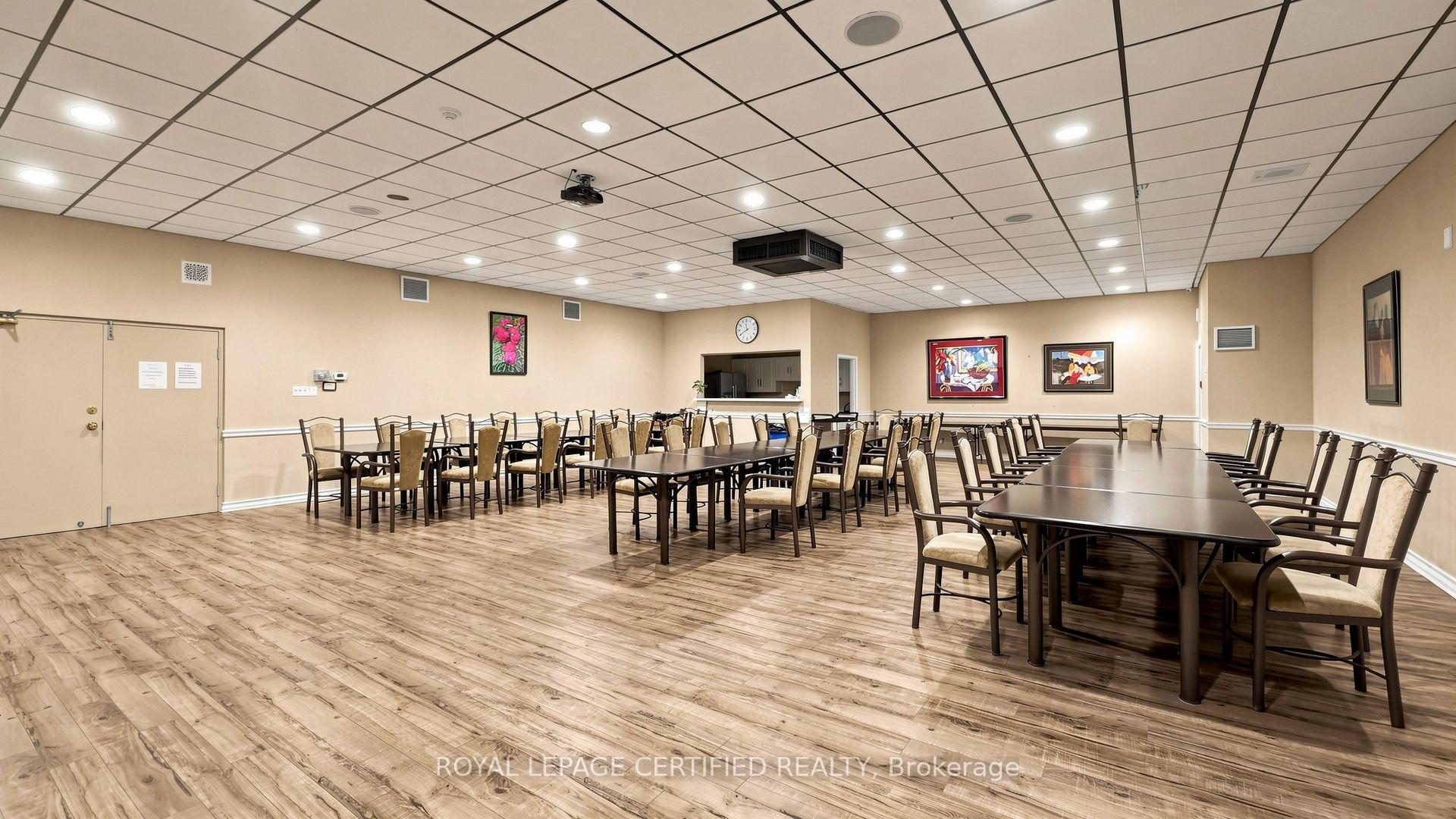 Photo 11 of Unit 802, 3650 Kaneff Crescent, Mississauga, Mississauga Valleys — HOMEH