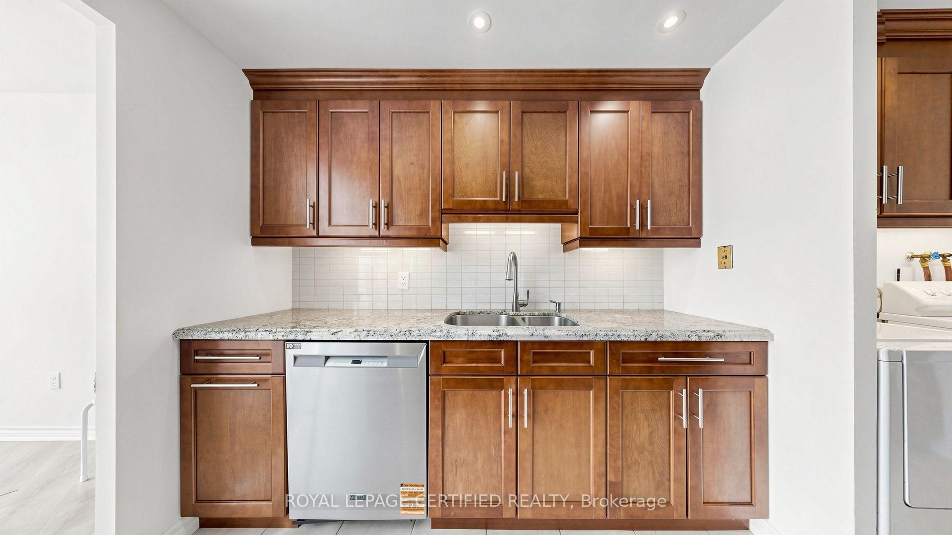 Photo 36 of Unit 802, 3650 Kaneff Crescent, Mississauga, Mississauga Valleys — HOMEH