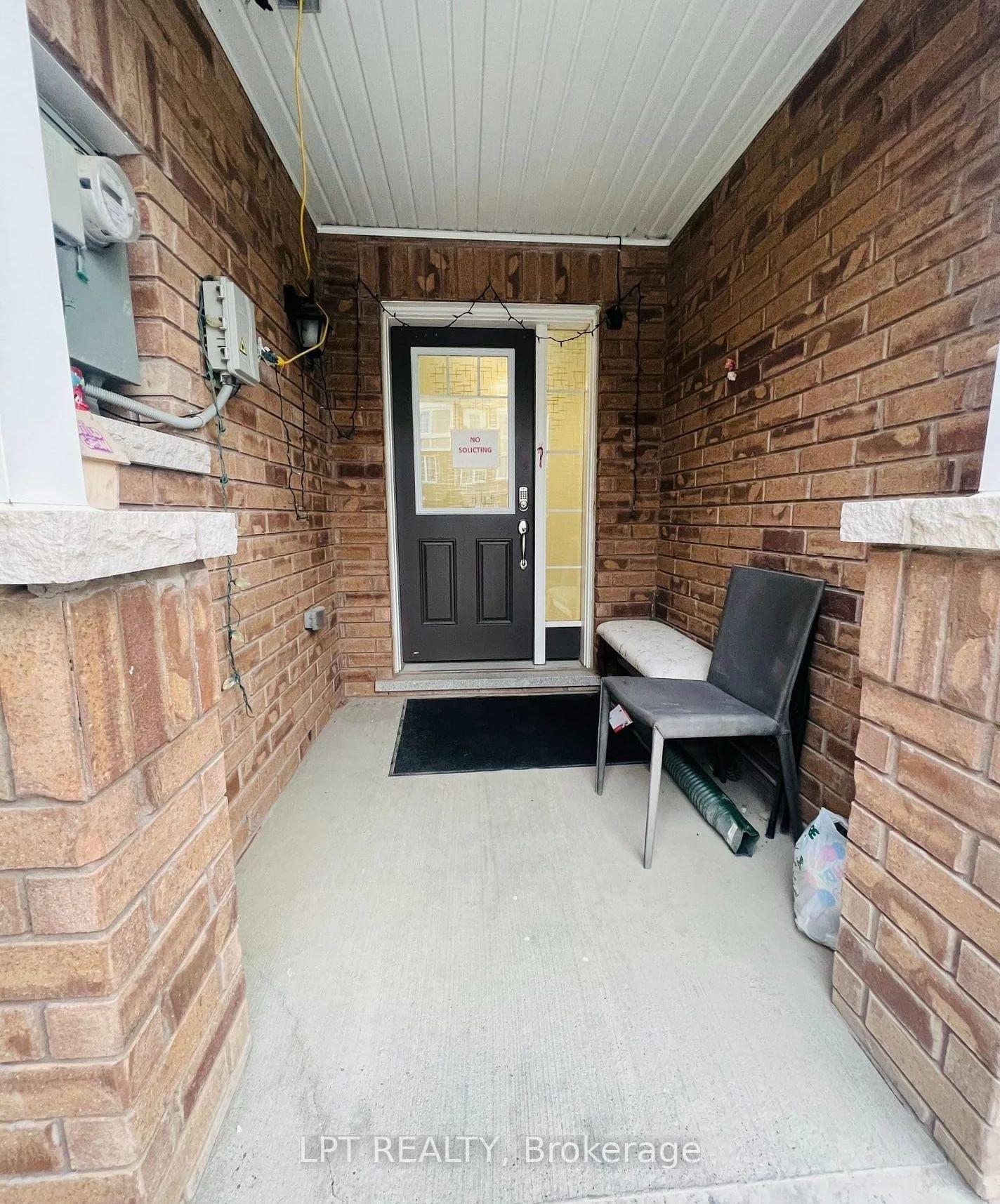Photo 2 of 104 Bannister Crescent, Brampton, Northwest Brampton — HOMEH