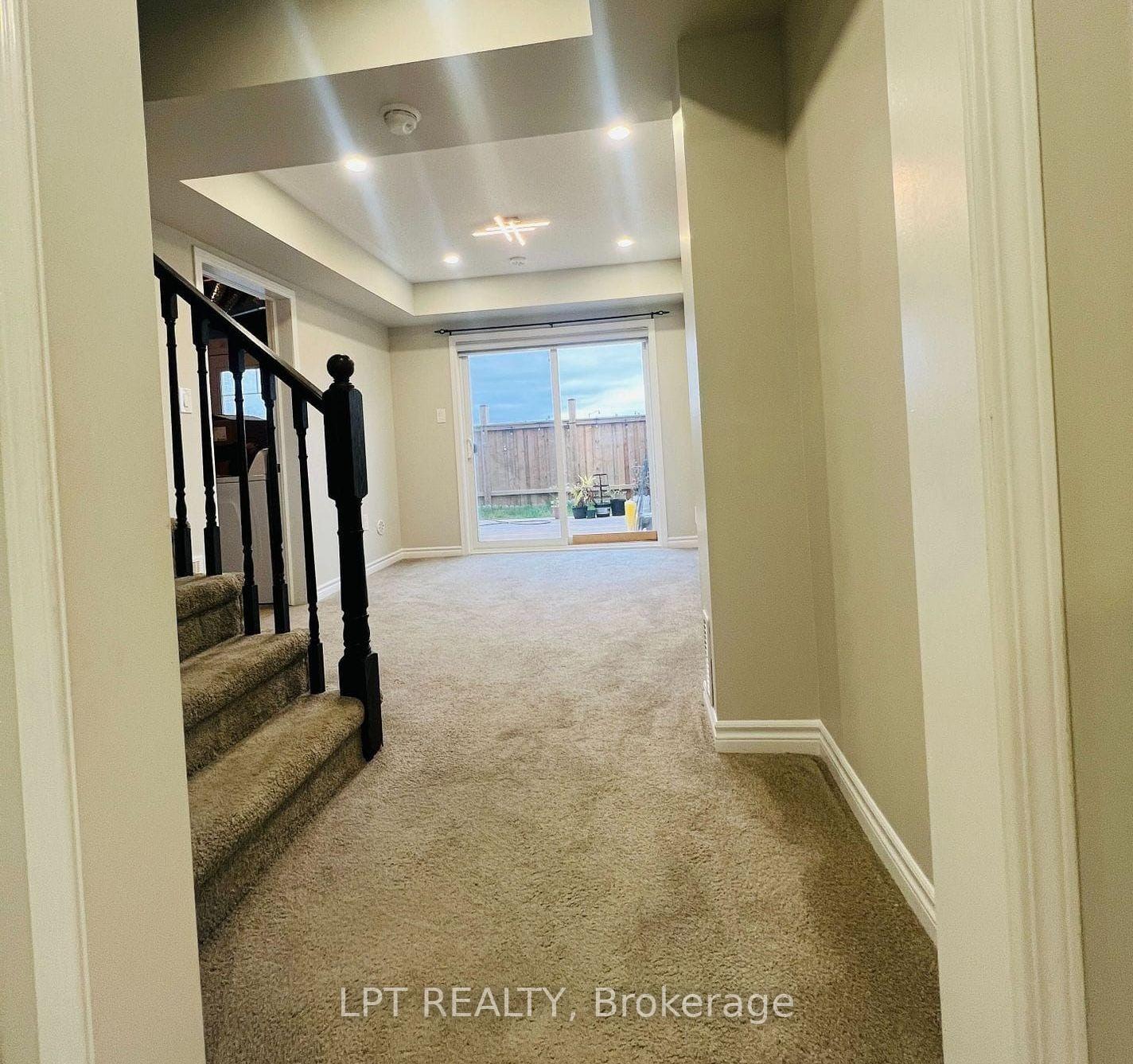 Photo 5 of 104 Bannister Crescent, Brampton, Northwest Brampton — HOMEH