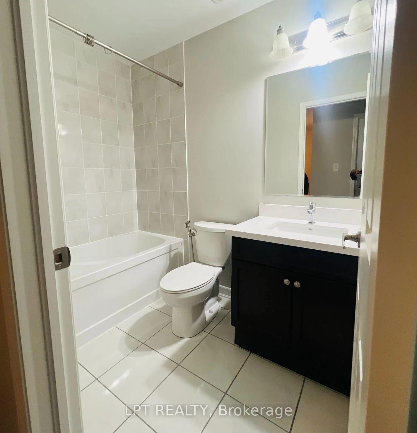 Photo 8 of 104 Bannister Crescent, Brampton, Northwest Brampton — HOMEH
