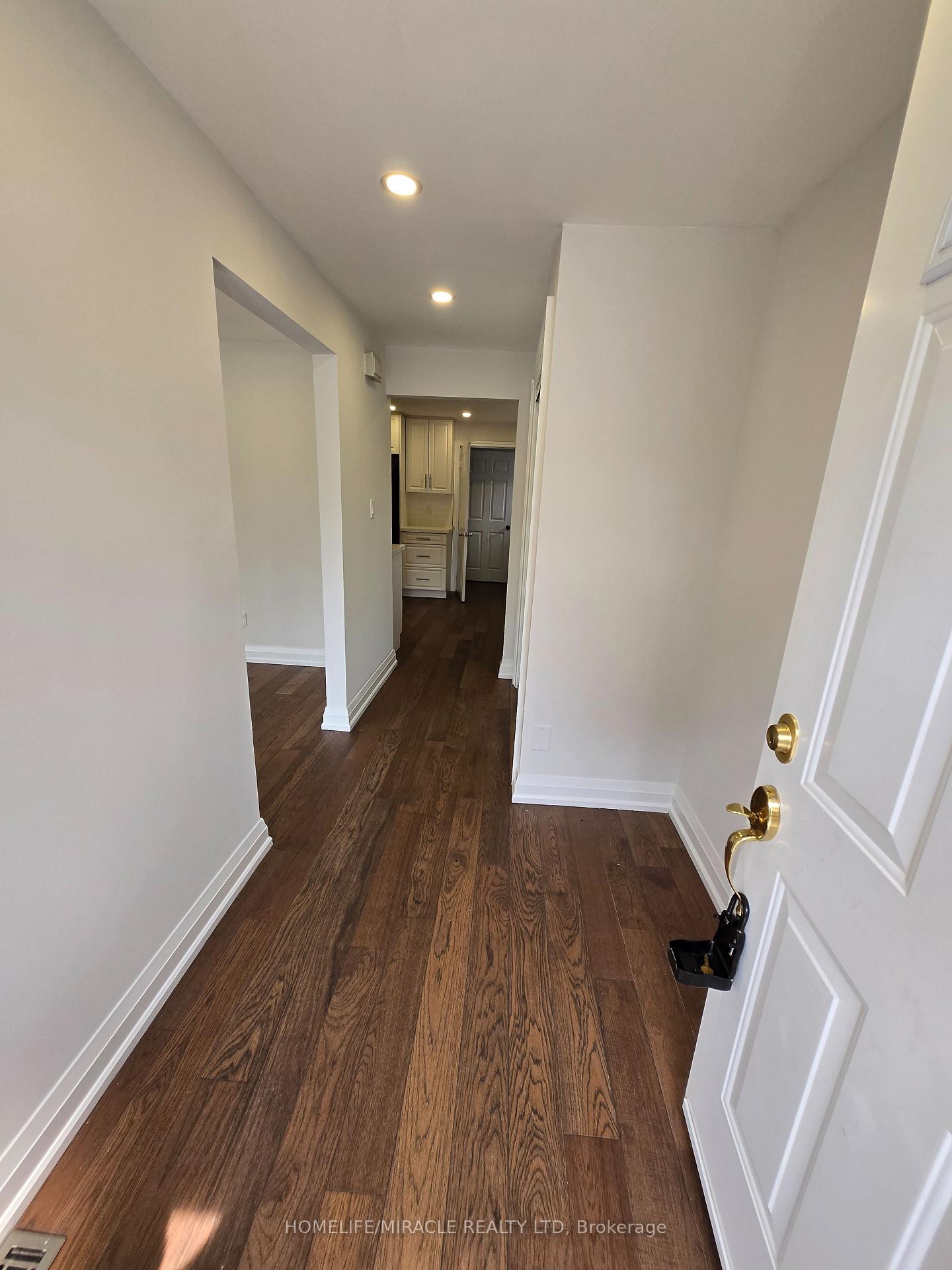 Photo 3 of 44 Staley Terrace, Scarborough, L'Amoreaux — HOMEH