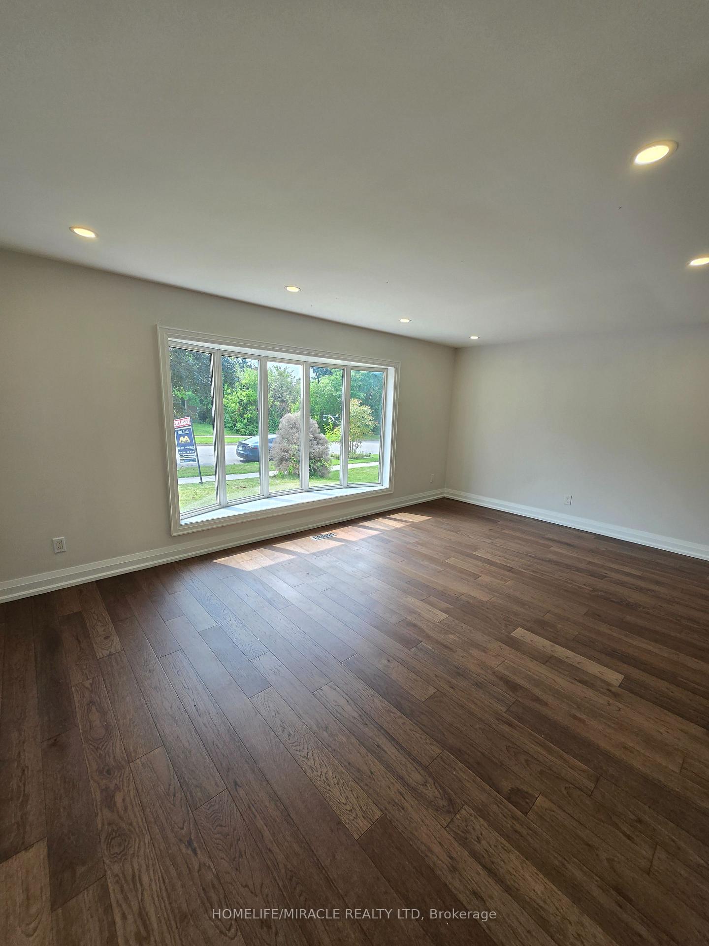 Photo 4 of 44 Staley Terrace, Scarborough, L'Amoreaux — HOMEH