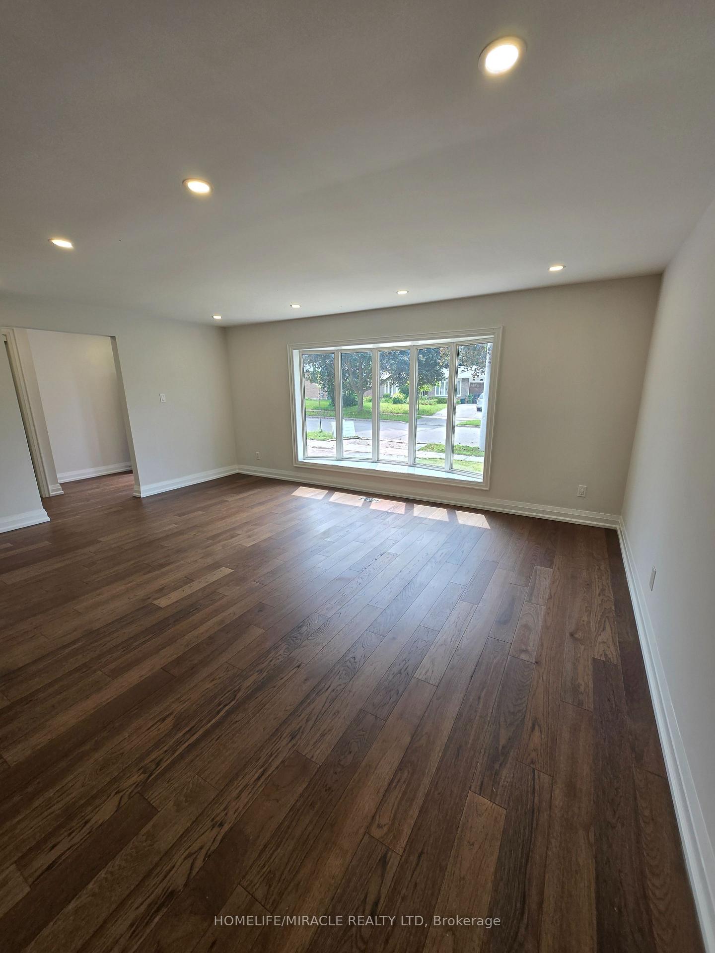 Photo 5 of 44 Staley Terrace, Scarborough, L'Amoreaux — HOMEH