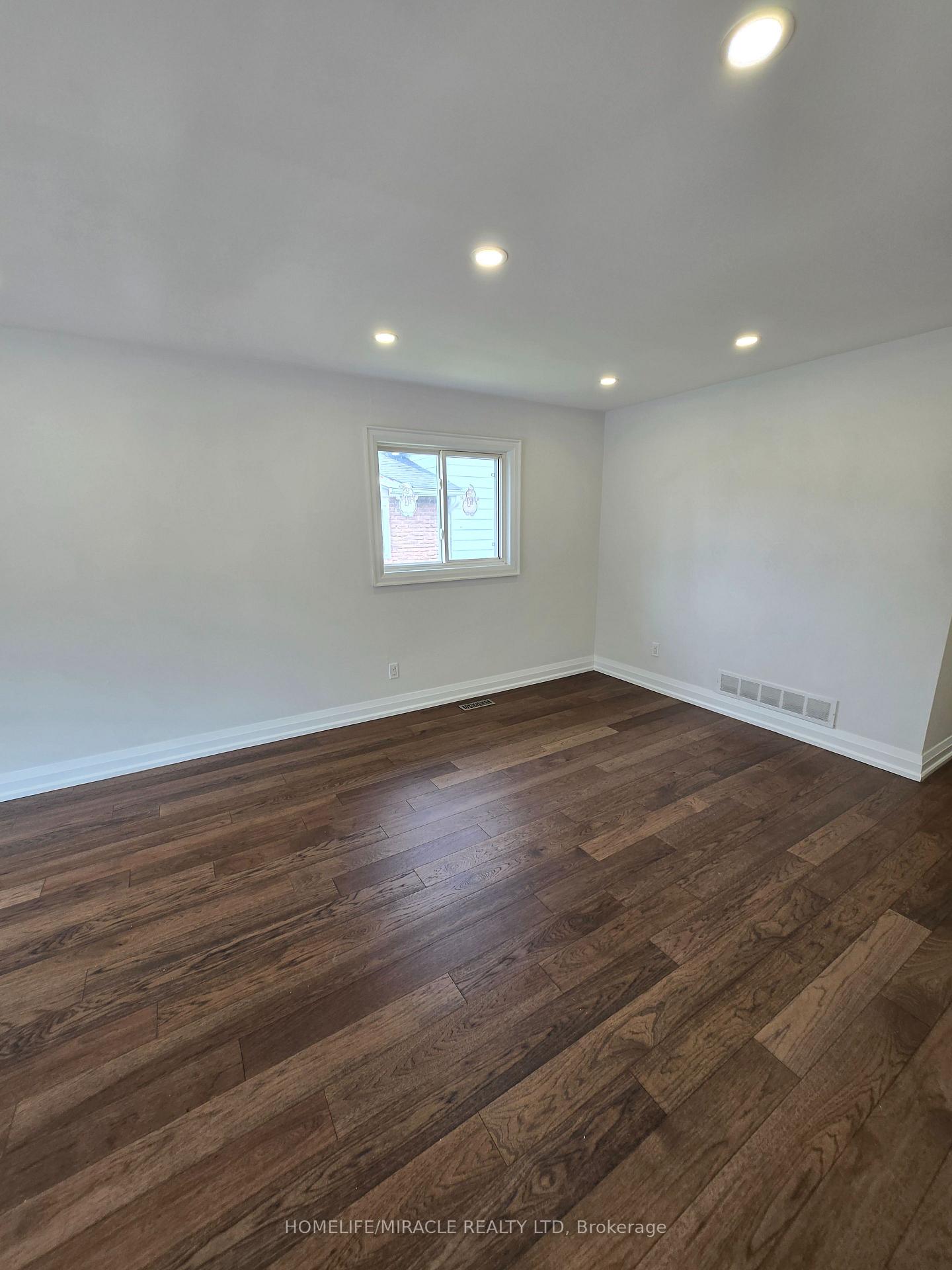 Photo 6 of 44 Staley Terrace, Scarborough, L'Amoreaux — HOMEH