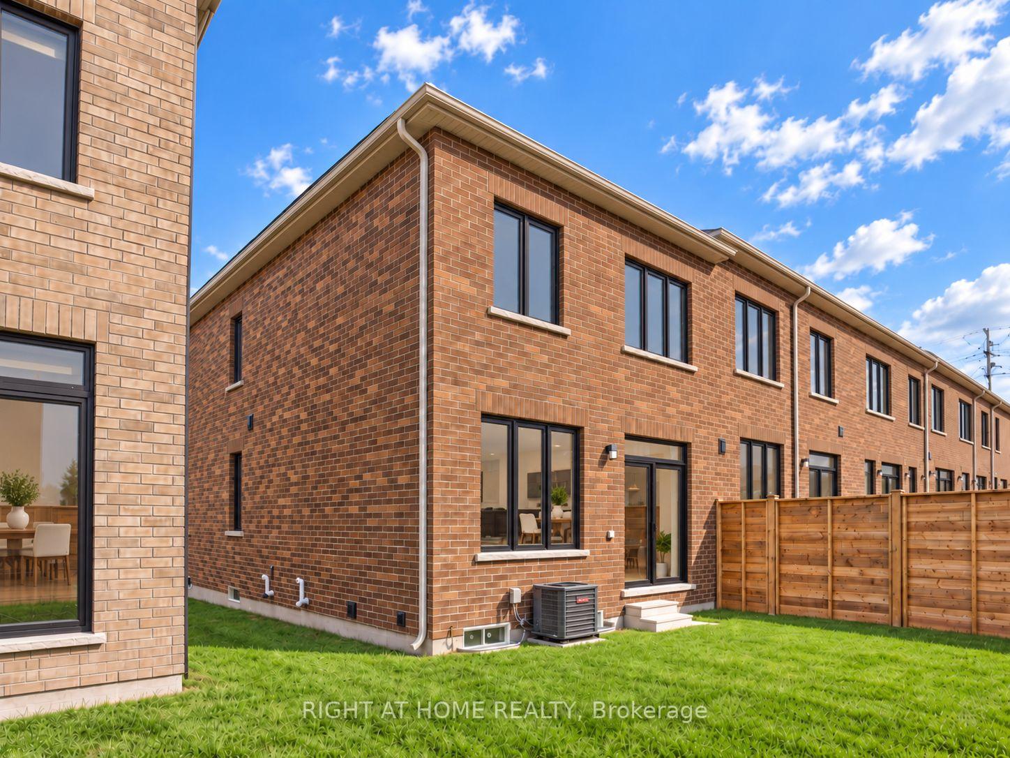 Photo 5 of 24 Singhampton Road, Vaughan, Kleinburg — HOMEH