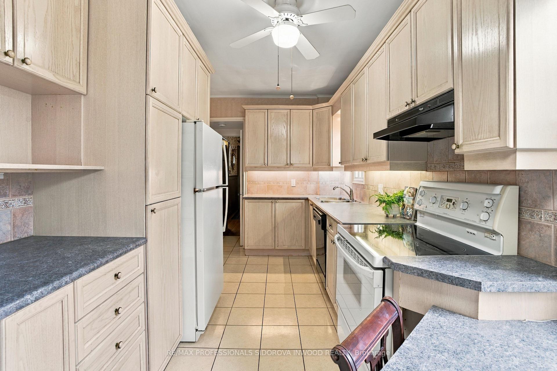 Photo 11 of 30 Brumell Avenue, Toronto, Lambton Baby Point — HOMEH