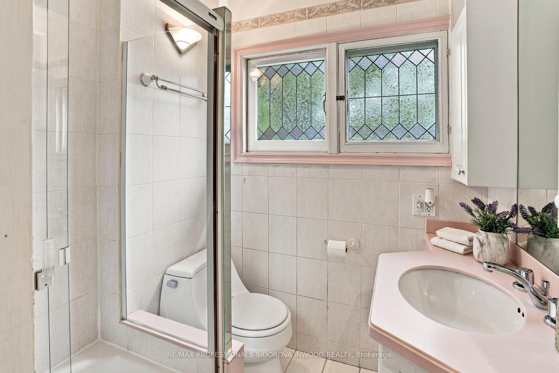 Photo 17 of 30 Brumell Avenue, Toronto, Lambton Baby Point — HOMEH