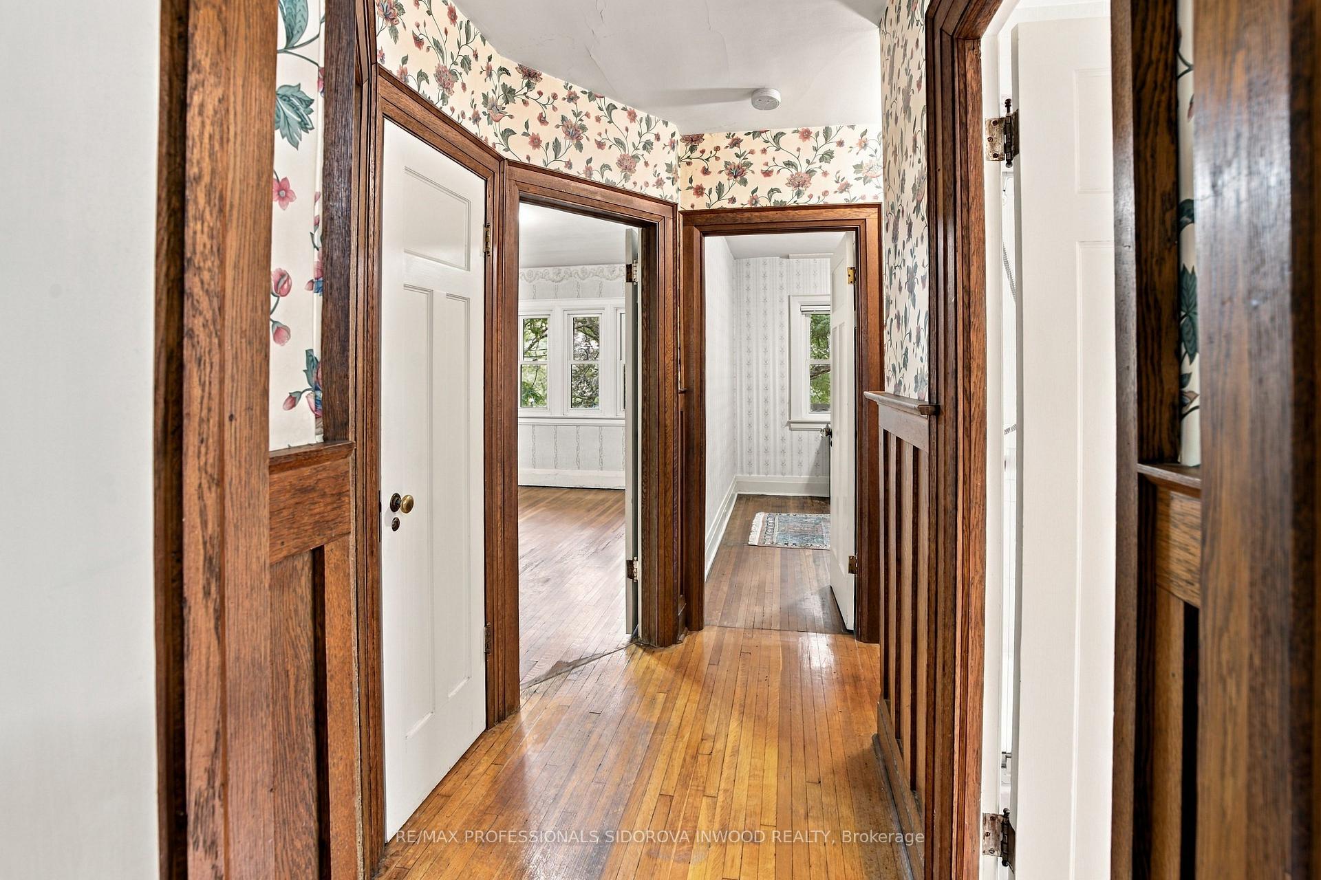 Photo 19 of 30 Brumell Avenue, Toronto, Lambton Baby Point — HOMEH