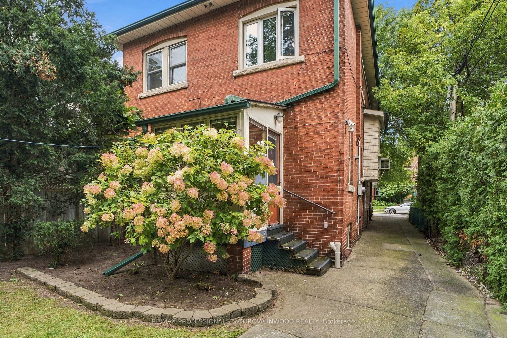 Photo 29 of 30 Brumell Avenue, Toronto, Lambton Baby Point — HOMEH
