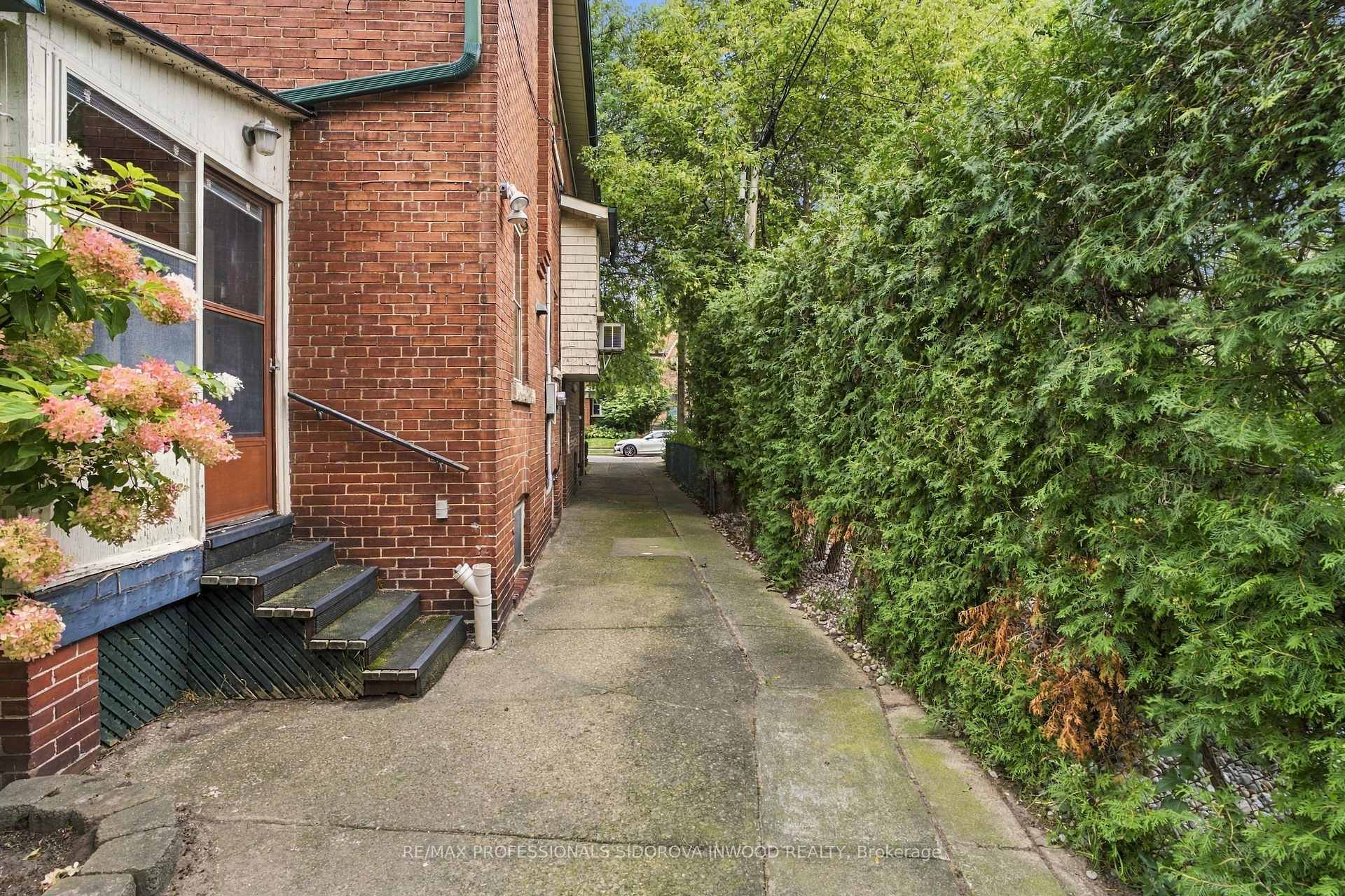 Photo 32 of 30 Brumell Avenue, Toronto, Lambton Baby Point — HOMEH