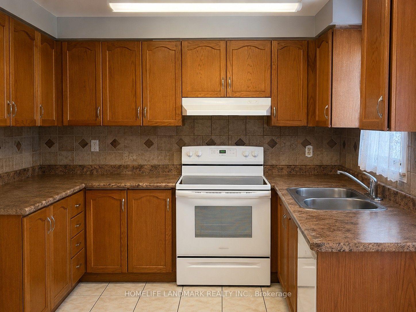 Photo 2 of 16 Torada Court, Brampton, Snelgrove — HOMEH