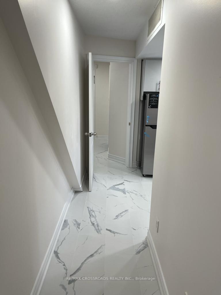 Photo 2 of 2 Pilkington Drive, Scarborough, Clairlea-Birchmount — HOMEH