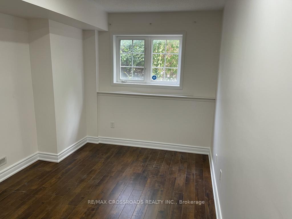 Photo 5 of 2 Pilkington Drive, Scarborough, Clairlea-Birchmount — HOMEH