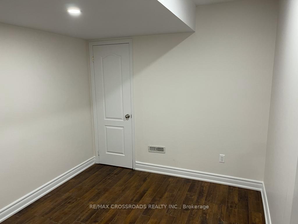 Photo 6 of 2 Pilkington Drive, Scarborough, Clairlea-Birchmount — HOMEH