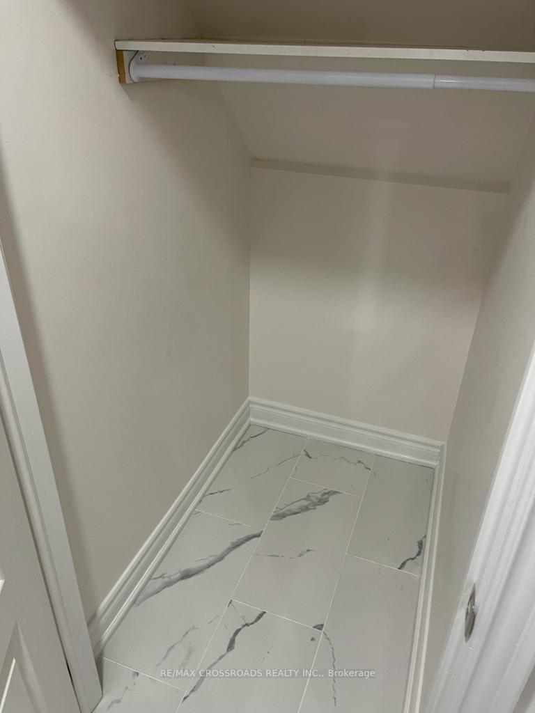 Photo 9 of 2 Pilkington Drive, Scarborough, Clairlea-Birchmount — HOMEH