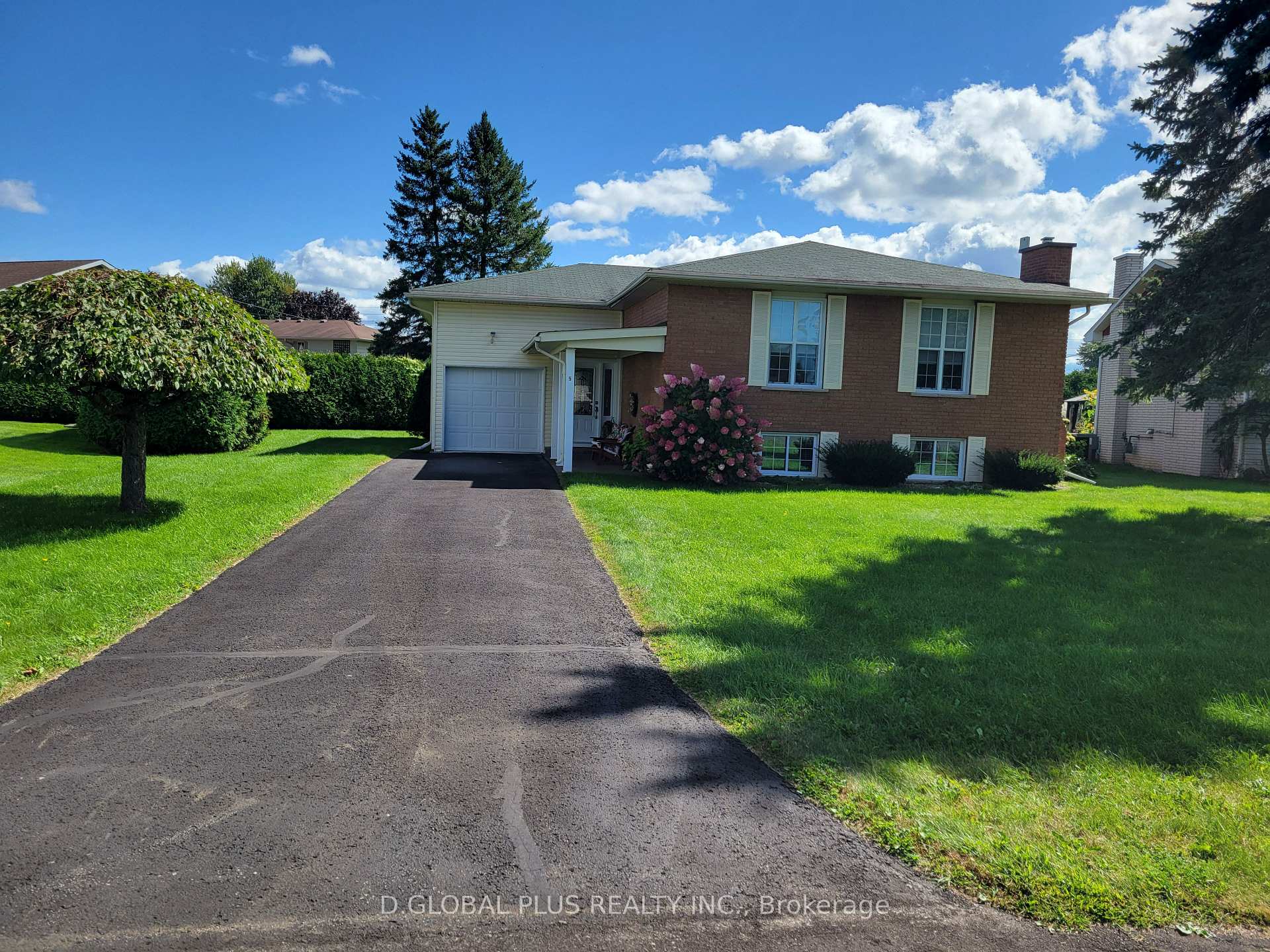 Photo 2 of 5 Ravenhurst Drive E, South Dundas, Morrisburg — HOMEH