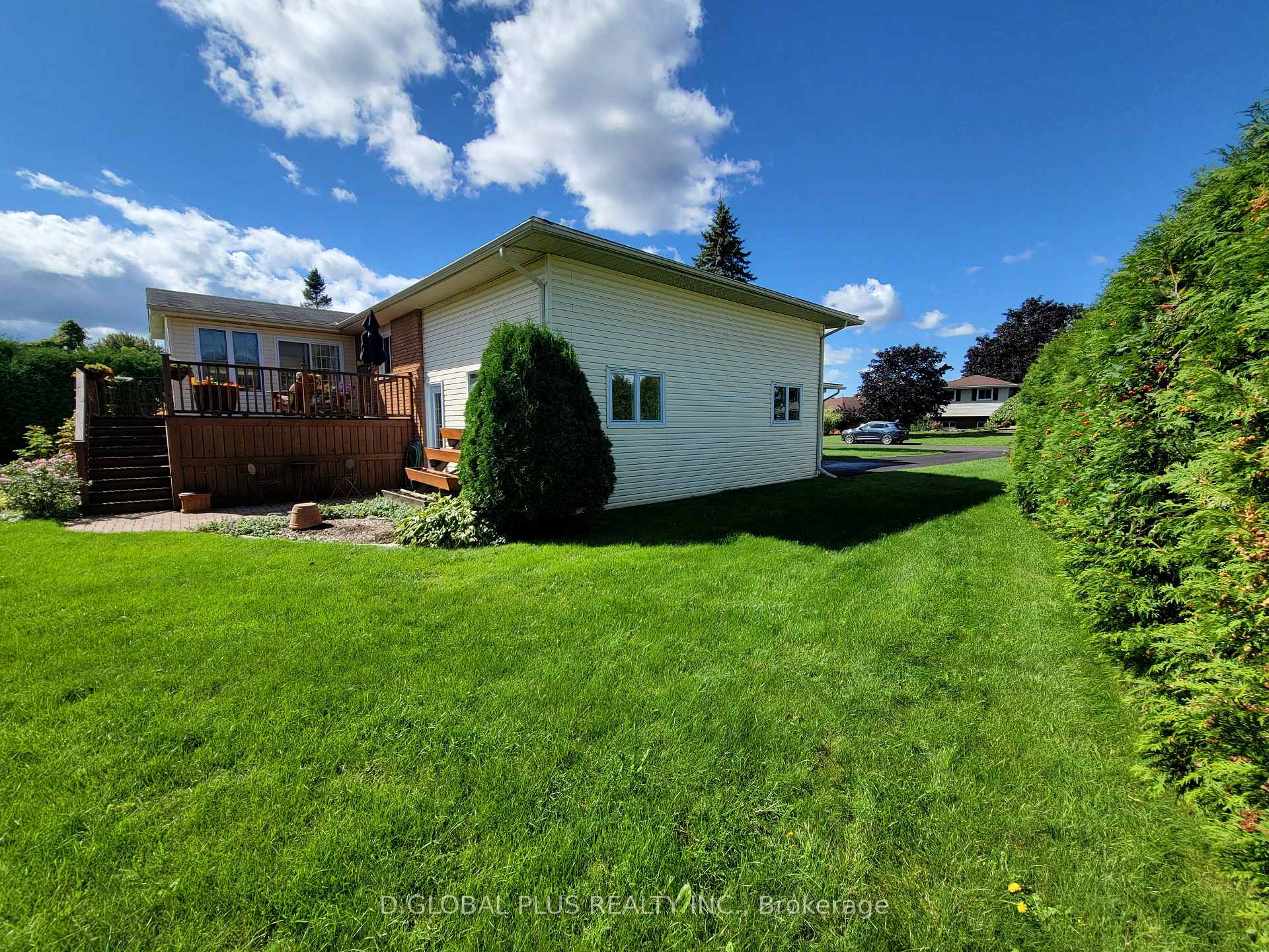 Photo 4 of 5 Ravenhurst Drive E, South Dundas, Morrisburg — HOMEH