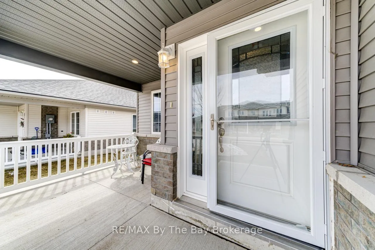 Photo 3 of 69 Ivy Crescent, Wasaga Beach — HOMEH