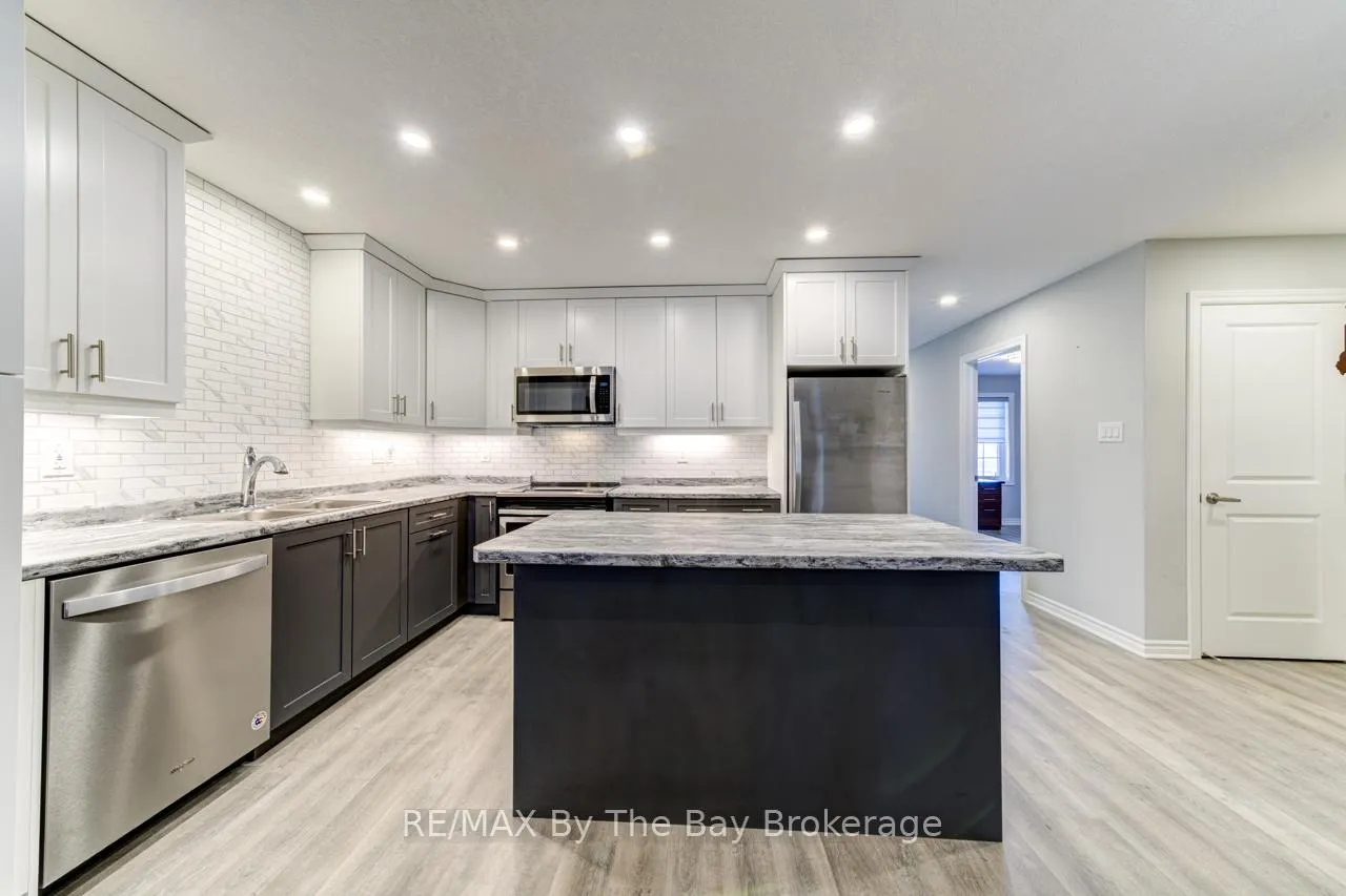 Photo 11 of 69 Ivy Crescent, Wasaga Beach — HOMEH
