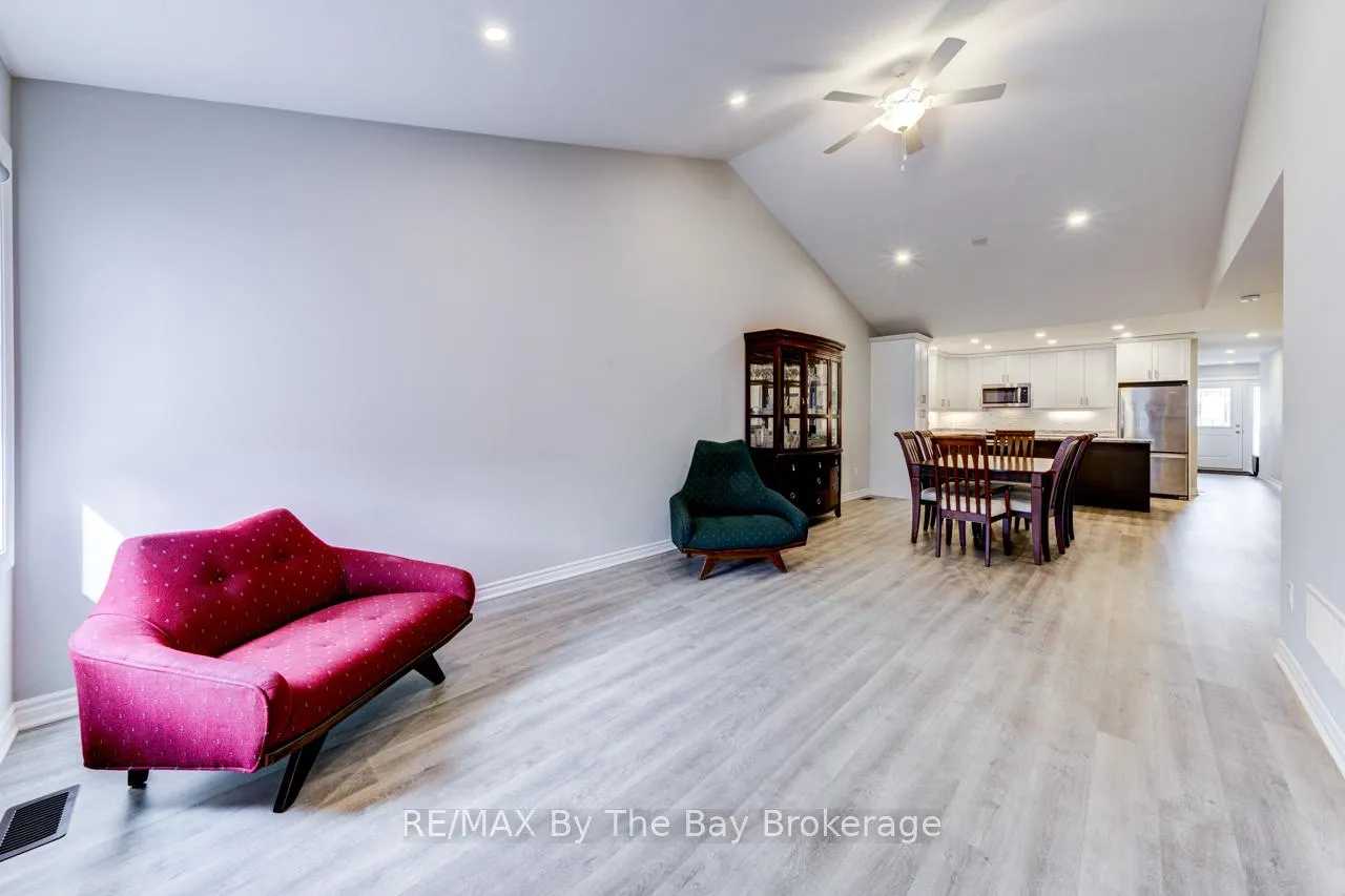 Photo 26 of 69 Ivy Crescent, Wasaga Beach — HOMEH