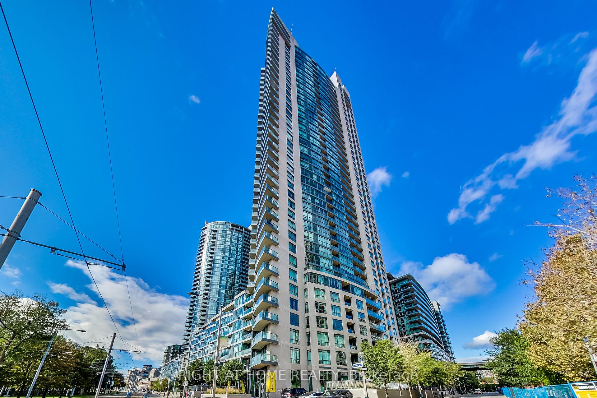 Photo 1 of Unit 2006, 215 Fort York Boulevard, Toronto, Niagara — HOMEH
