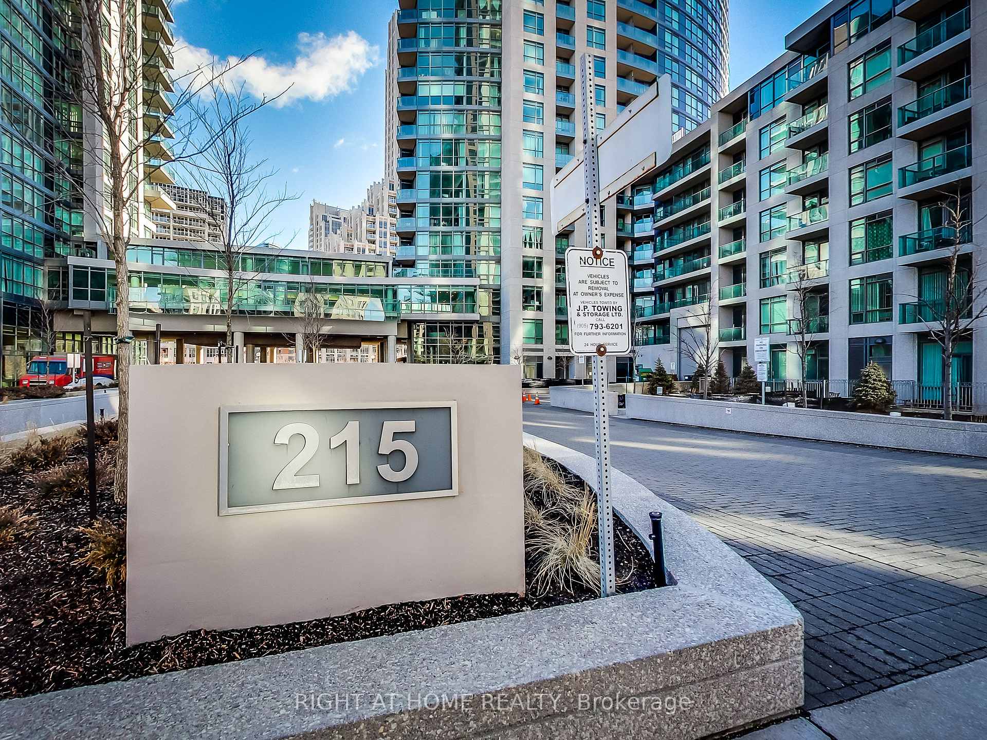 Photo 2 of Unit 2006, 215 Fort York Boulevard, Toronto, Niagara — HOMEH