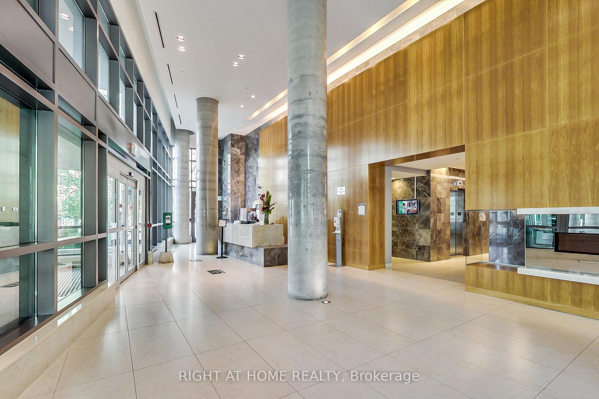 Photo 3 of Unit 2006, 215 Fort York Boulevard, Toronto, Niagara — HOMEH