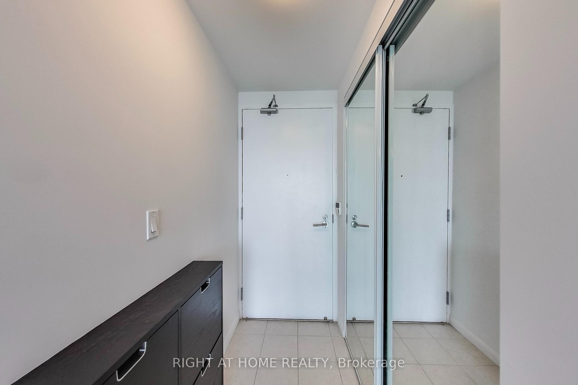 Photo 5 of Unit 2006, 215 Fort York Boulevard, Toronto, Niagara — HOMEH