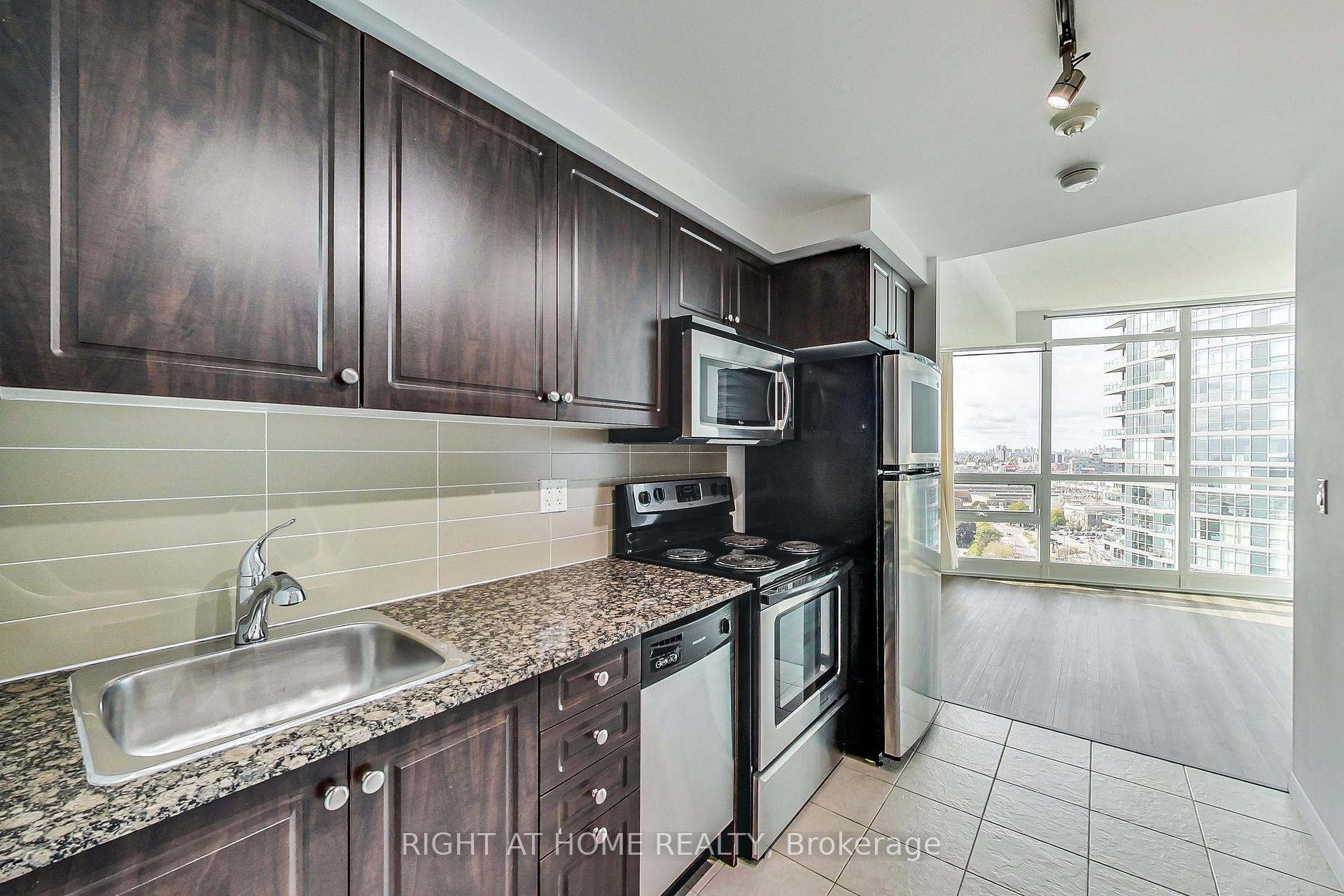 Photo 6 of Unit 2006, 215 Fort York Boulevard, Toronto, Niagara — HOMEH