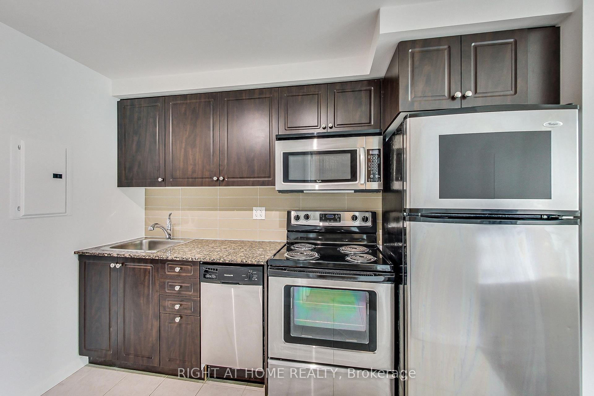 Photo 7 of Unit 2006, 215 Fort York Boulevard, Toronto, Niagara — HOMEH