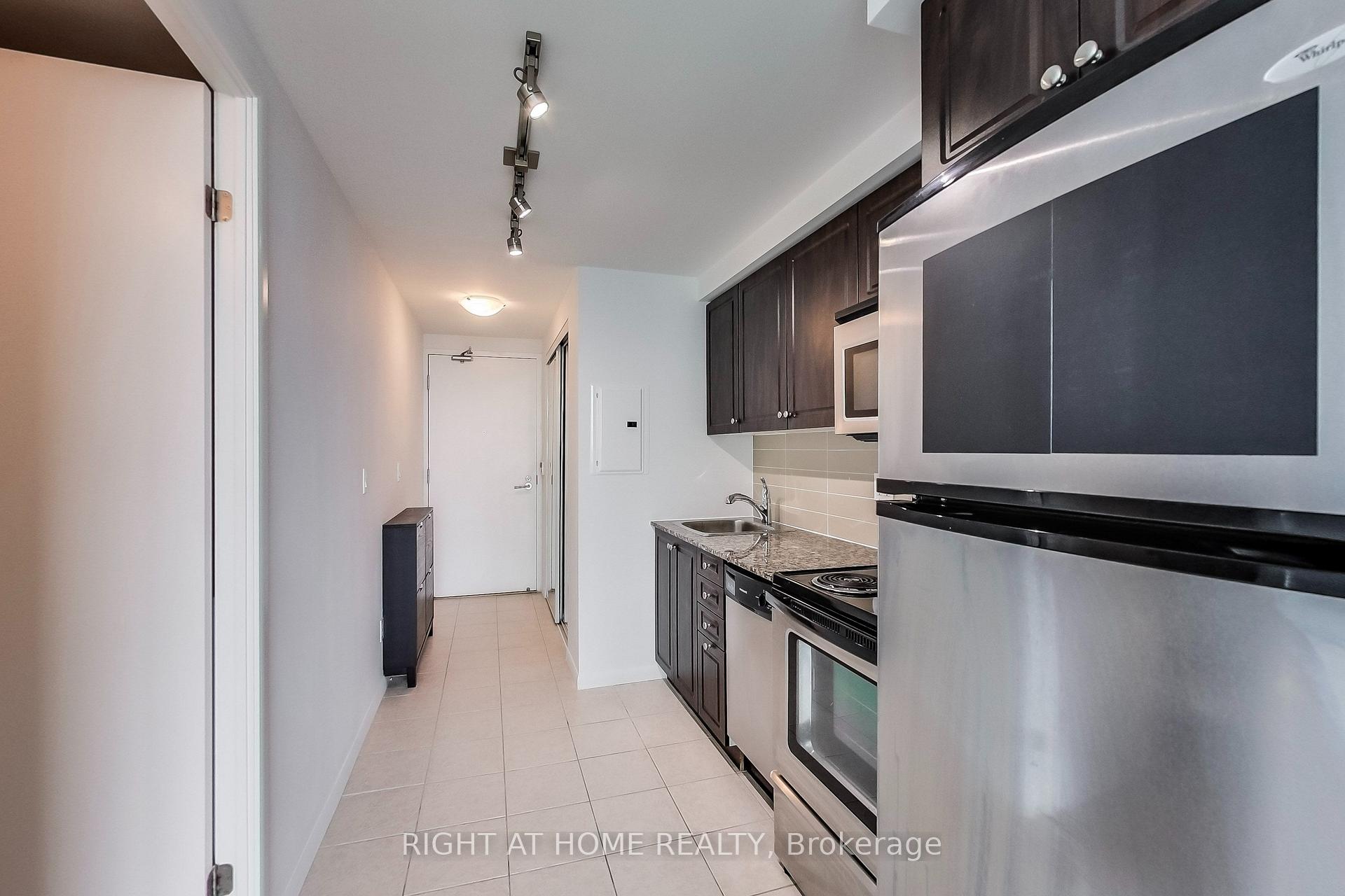 Photo 8 of Unit 2006, 215 Fort York Boulevard, Toronto, Niagara — HOMEH