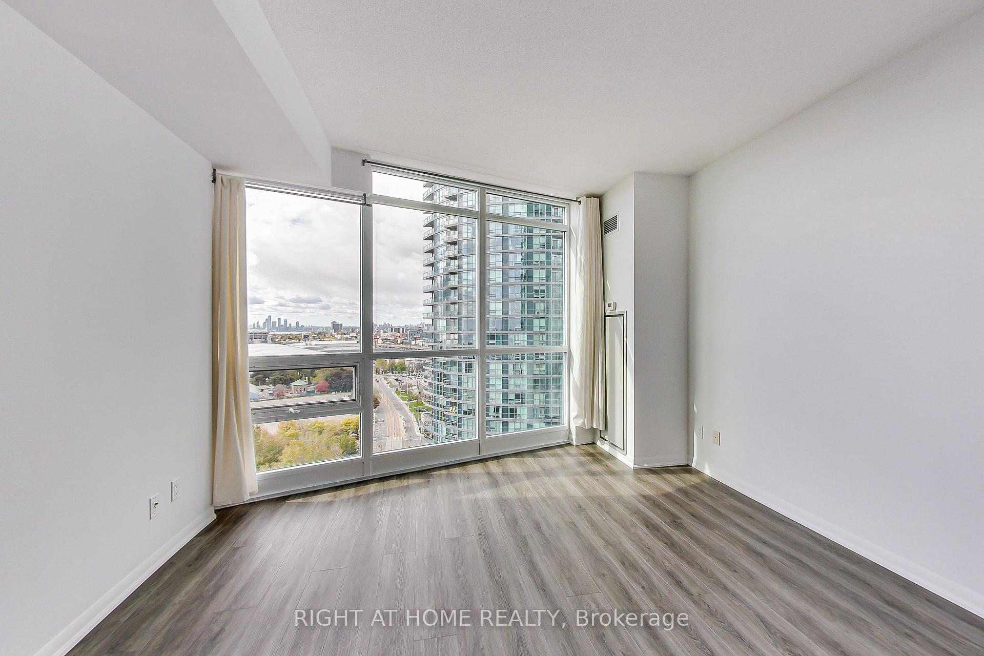 Photo 9 of Unit 2006, 215 Fort York Boulevard, Toronto, Niagara — HOMEH