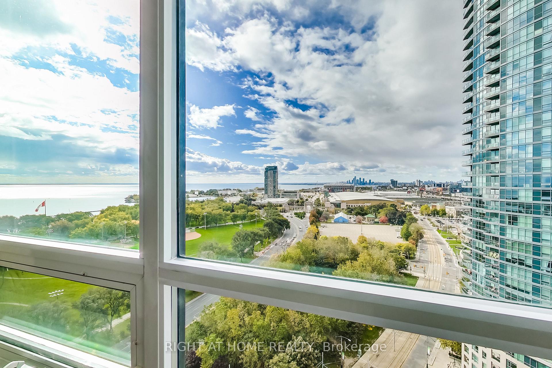 Photo 12 of Unit 2006, 215 Fort York Boulevard, Toronto, Niagara — HOMEH