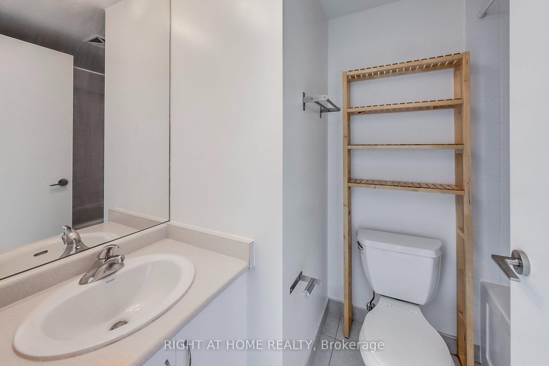 Photo 13 of Unit 2006, 215 Fort York Boulevard, Toronto, Niagara — HOMEH