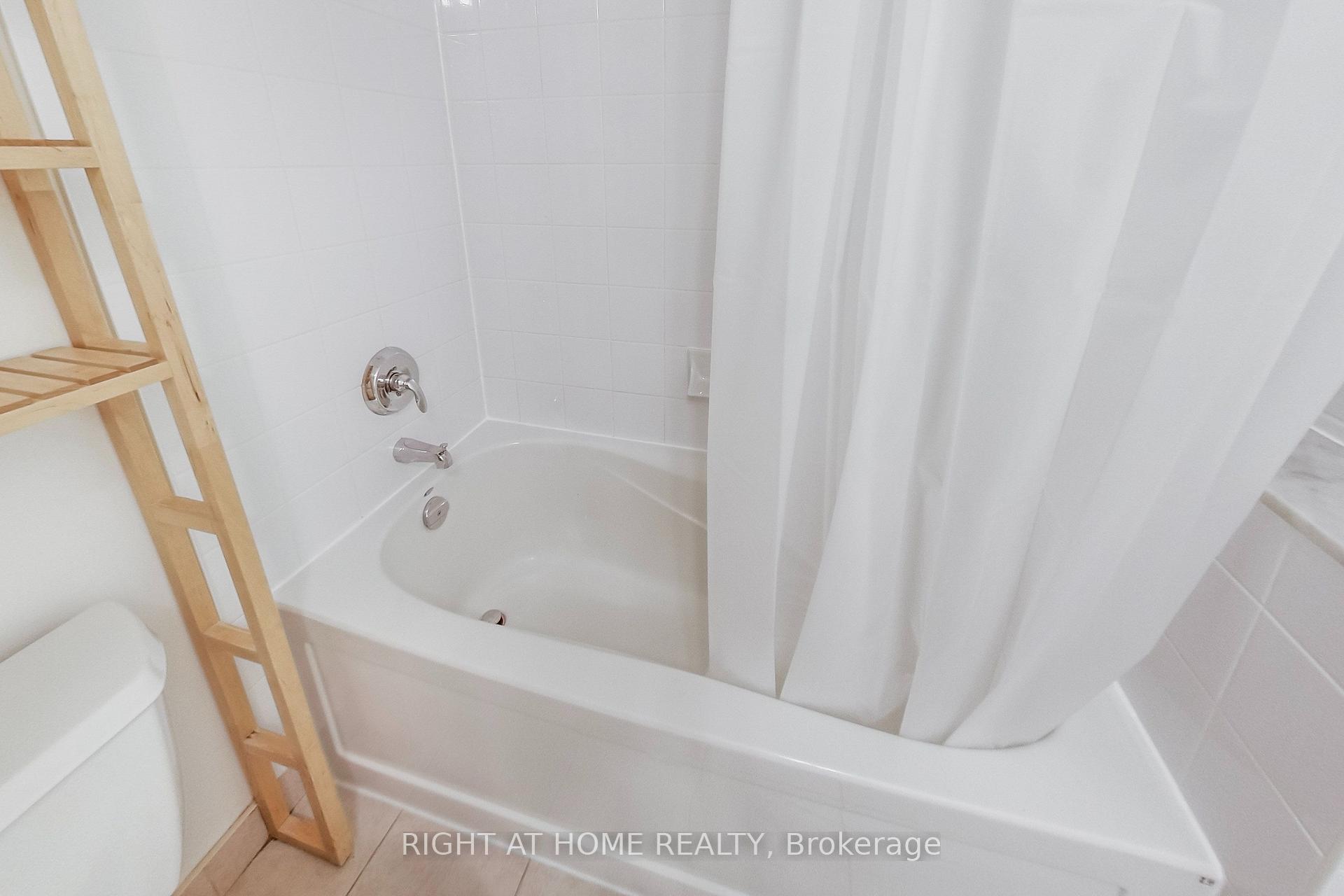 Photo 14 of Unit 2006, 215 Fort York Boulevard, Toronto, Niagara — HOMEH