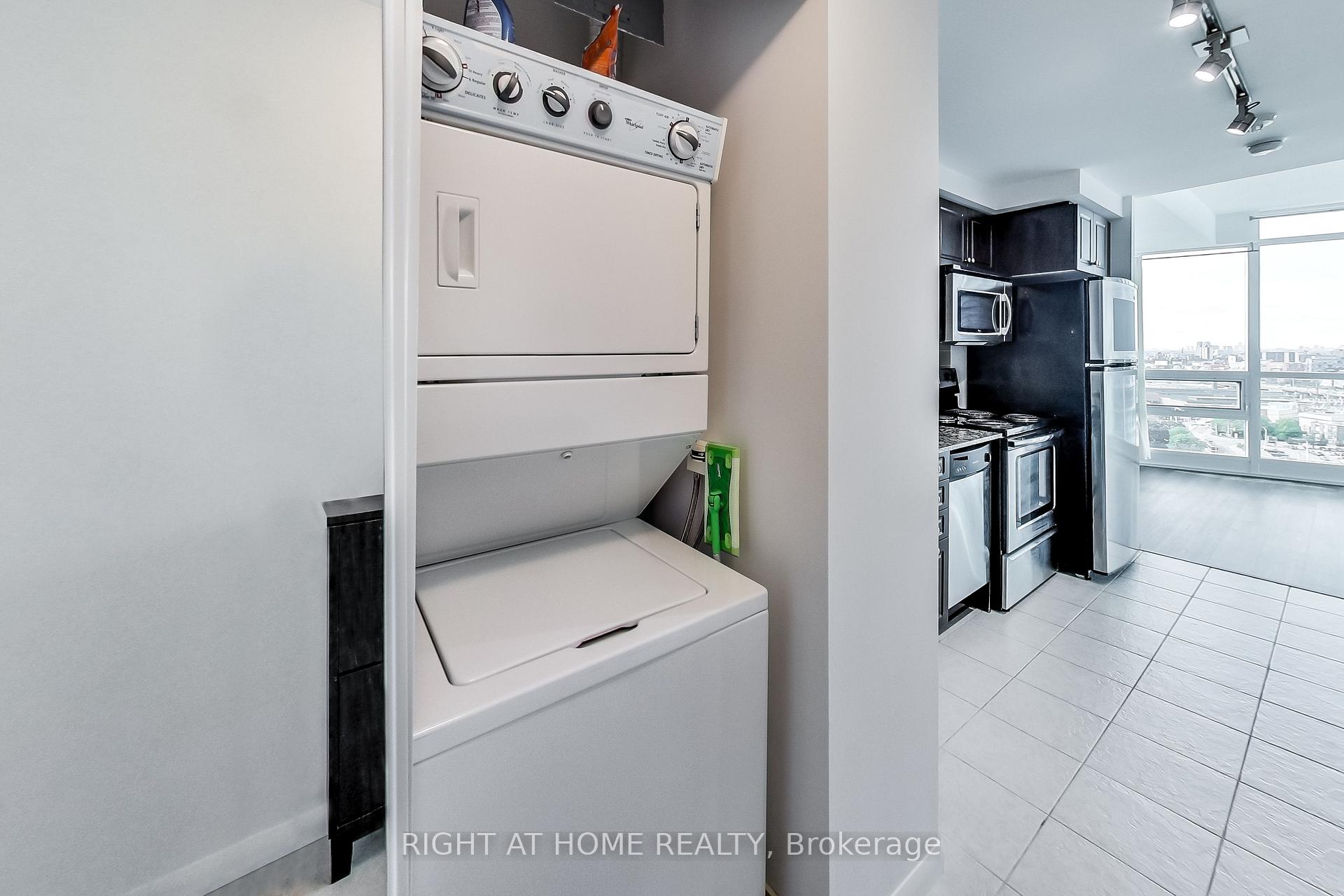 Photo 15 of Unit 2006, 215 Fort York Boulevard, Toronto, Niagara — HOMEH