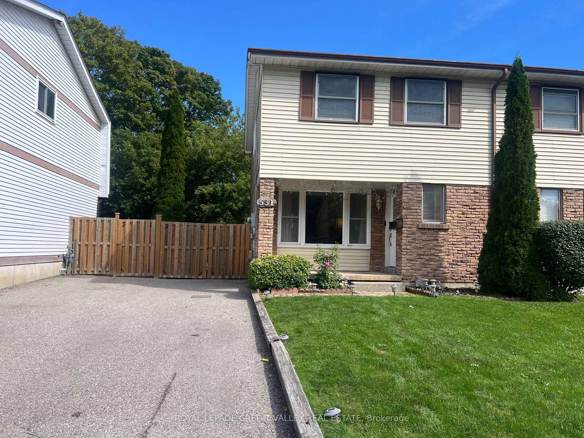 Photo 2 of 531 Camelot Drive, Oshawa, Eastdale — HOMEH
