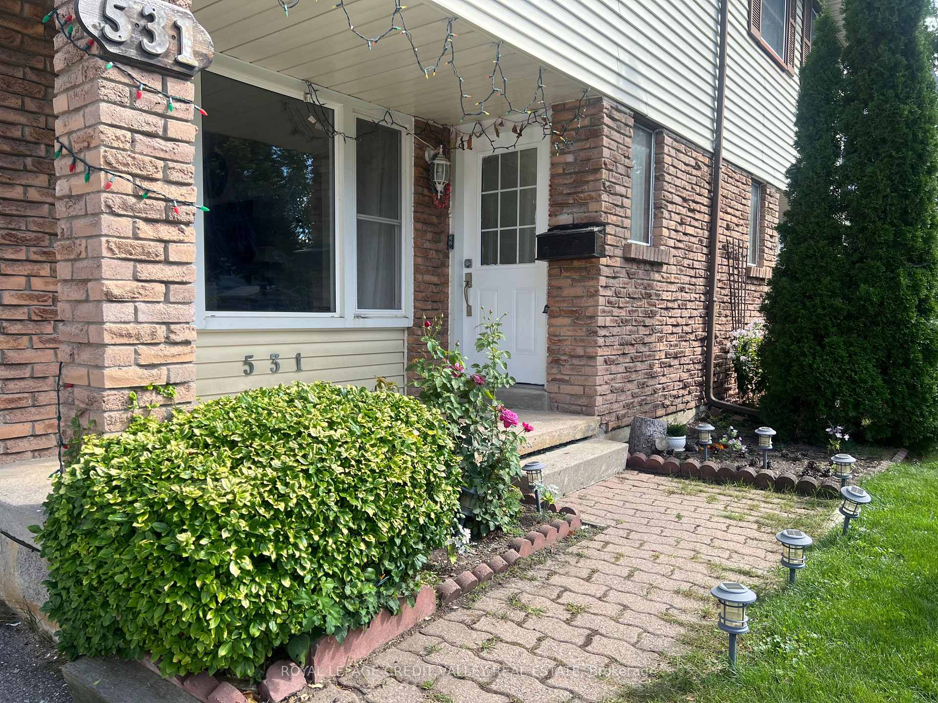 Photo 3 of 531 Camelot Drive, Oshawa, Eastdale — HOMEH